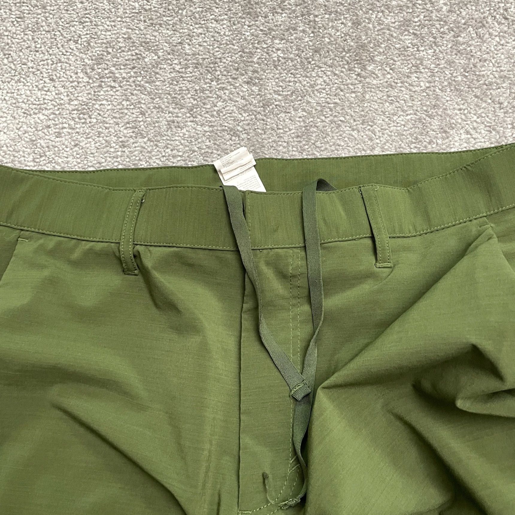 Fabletics Fabletics Mens Active Pants Regular Fit Green 33x29 Pockets Drawstring 33 Waist Tapered Inseam 29 Outdoor Athleisure Pants Mens Size US 31 - 7 Thumbnail