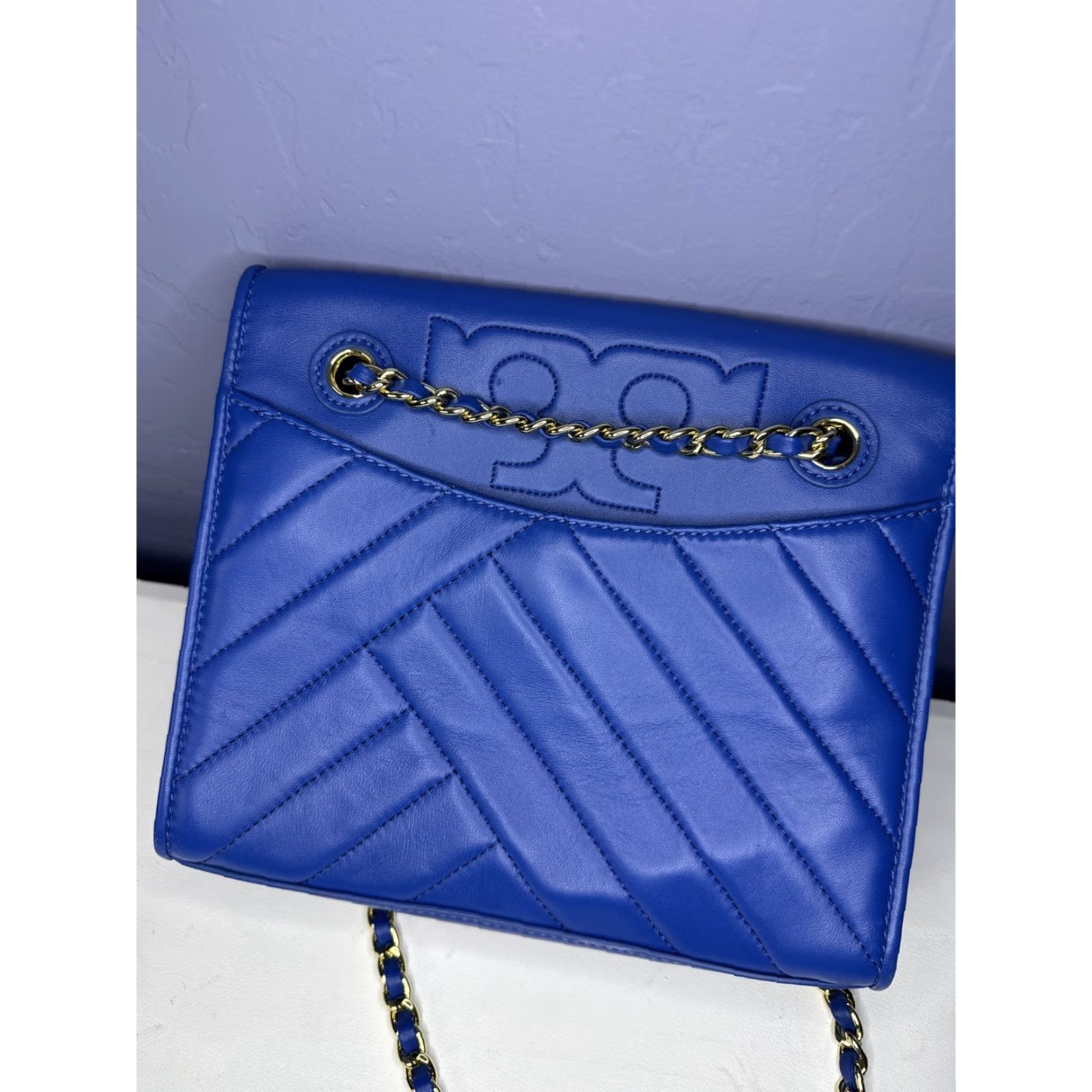 Tory Burch TORY BURCH Alexa Convertible Chain Crossbody Shoulder Bag Royal Blue Leather, Gray Leather; Gunmetal Black Chain, Medium York Tote, Crossbody, Women Size ONE SIZE - 6 Thumbnail