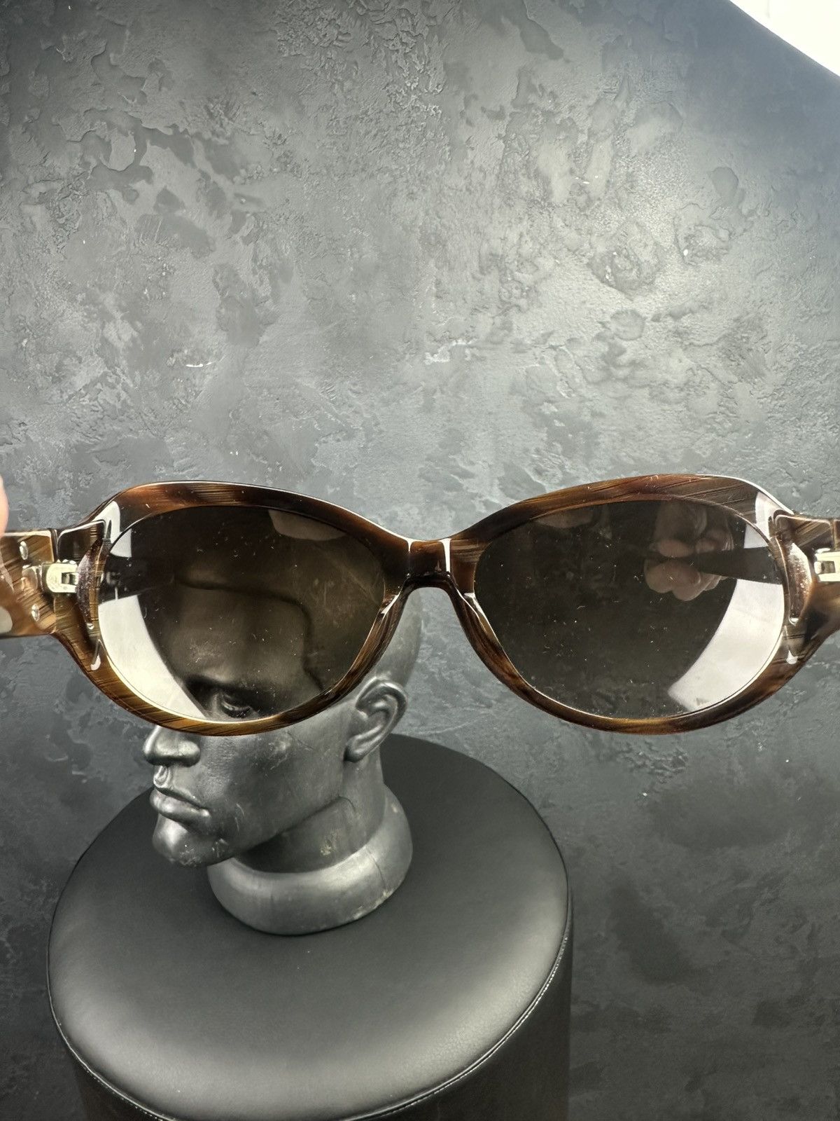 Valentino × Vintage Vintage Valentino Vlogo Oversize Sunglasses Size ONE SIZE - 4 Thumbnail