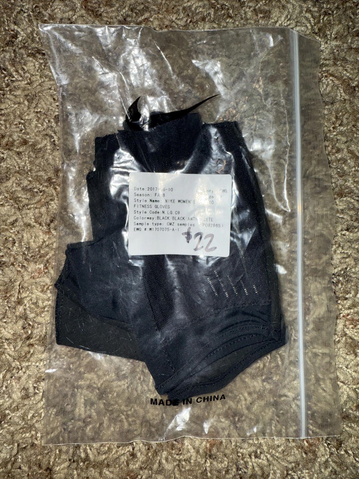 Nike Nike Women’s Studio Fitness Black Training Gloves Sample Size ONE SIZE - 9 Thumbnail