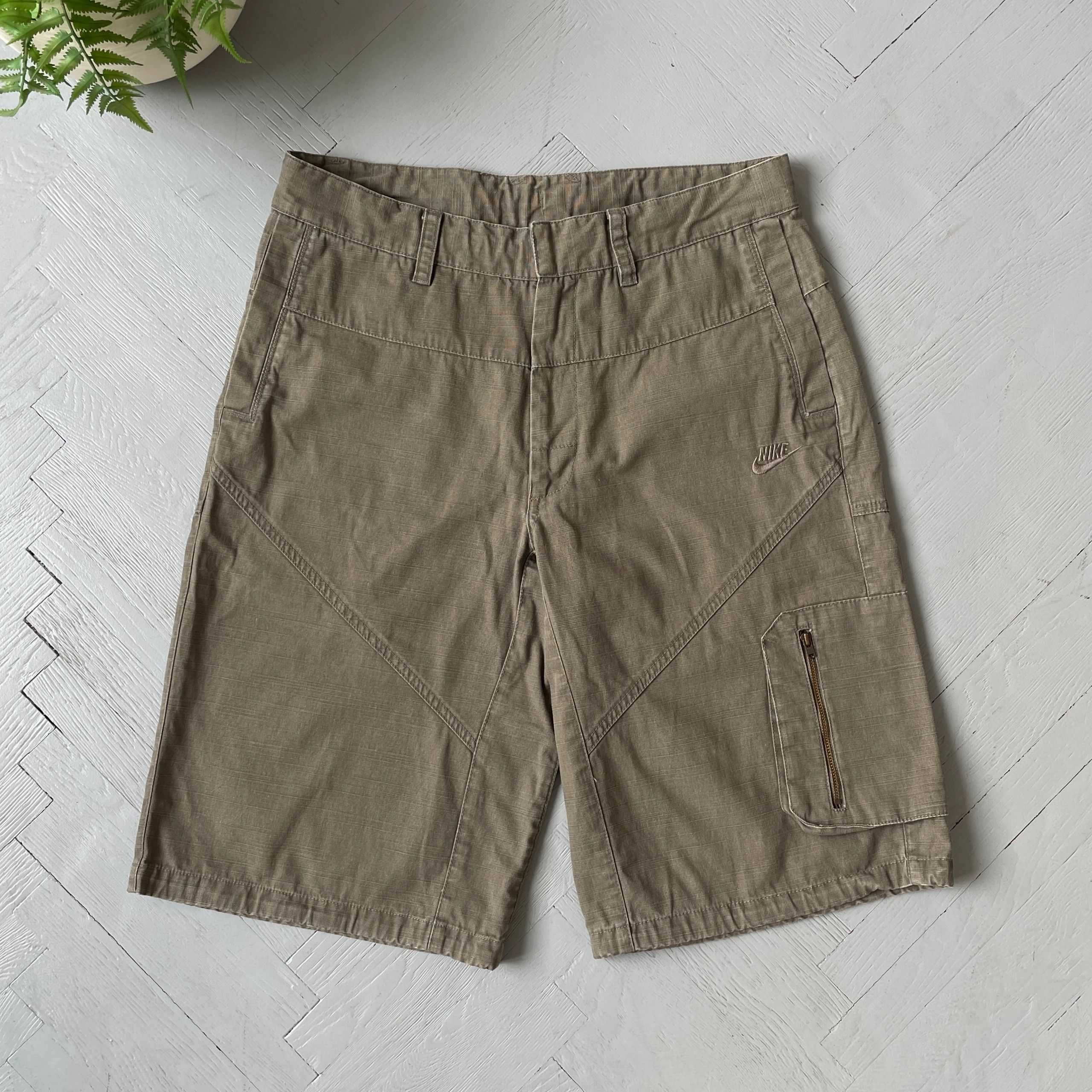 Nike Vintage Nike Cargo Shorts Size US 33 - 2 Thumbnail