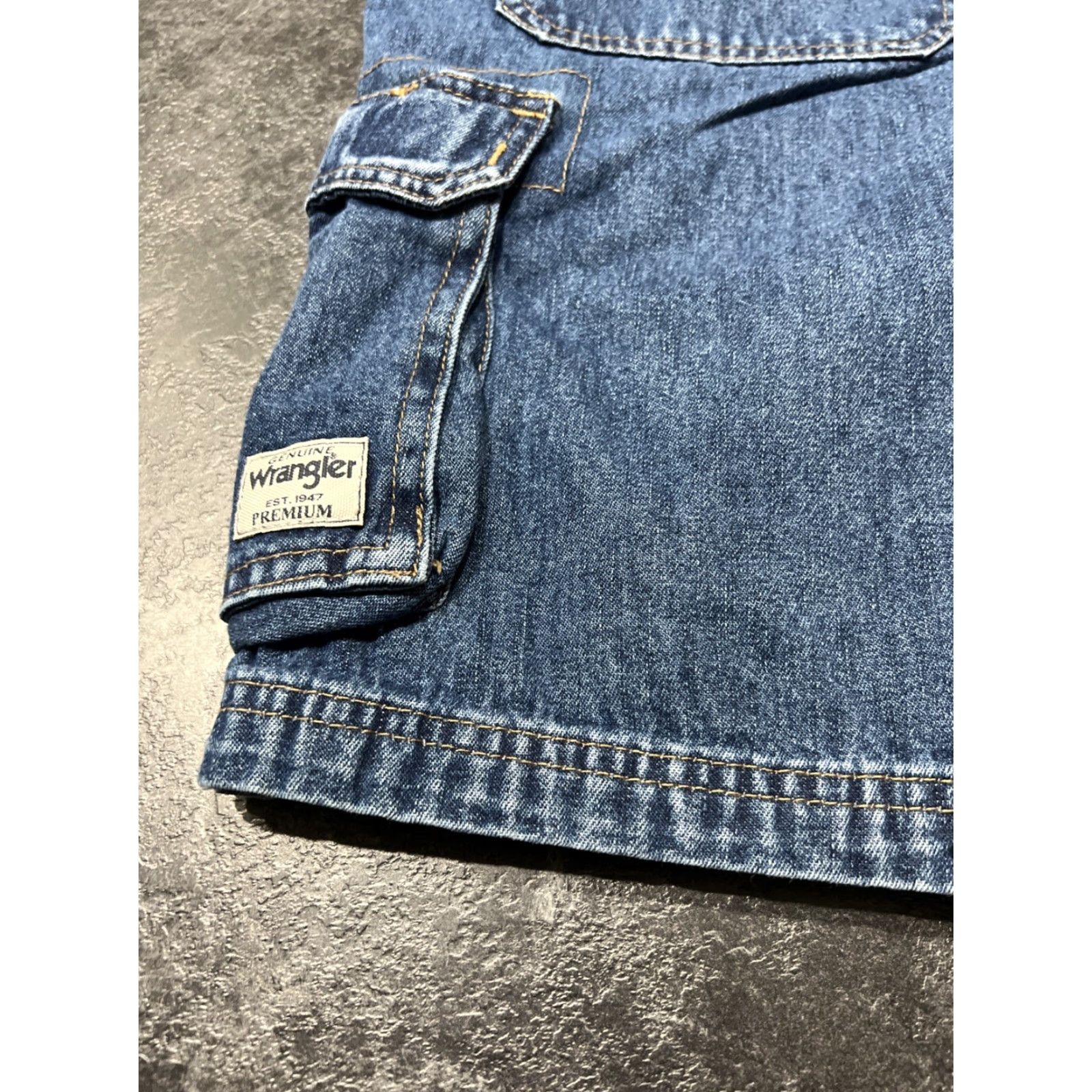 Wrangler Wrangler Cargo Shorts Denim Blue 32 Men Medium Rise Pockets Classic 9.5 Inseam Regular Size US 32 / EU 48 - 7 Thumbnail