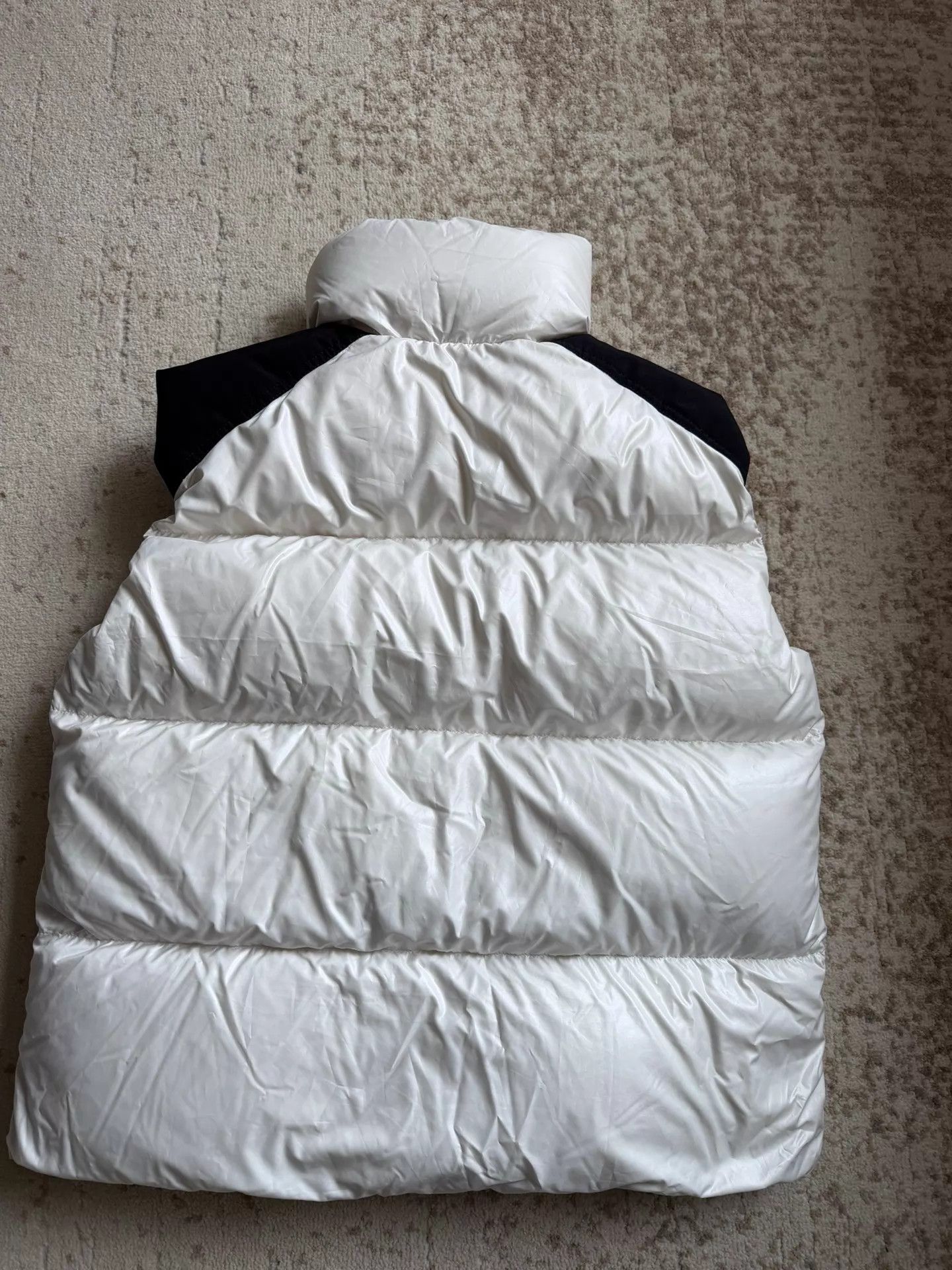 Moncler Moncler White Down Vest Size 0 Like New Size XS / US 0-2 / IT 36-38 - 4 Thumbnail
