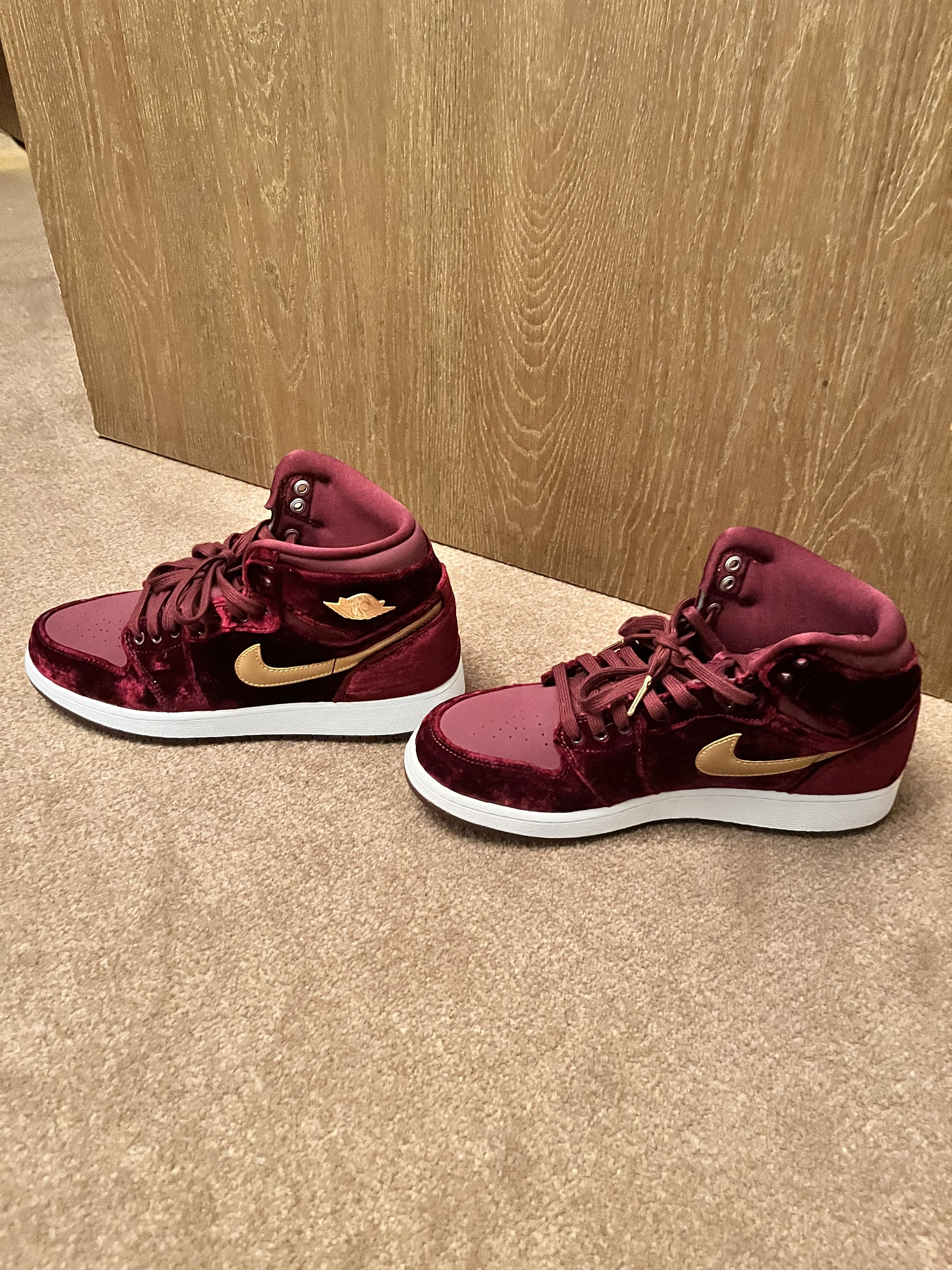Nike Jordan 1 Retro Heiress Night Maroon Size US 9 / EU 42 - 4 Thumbnail