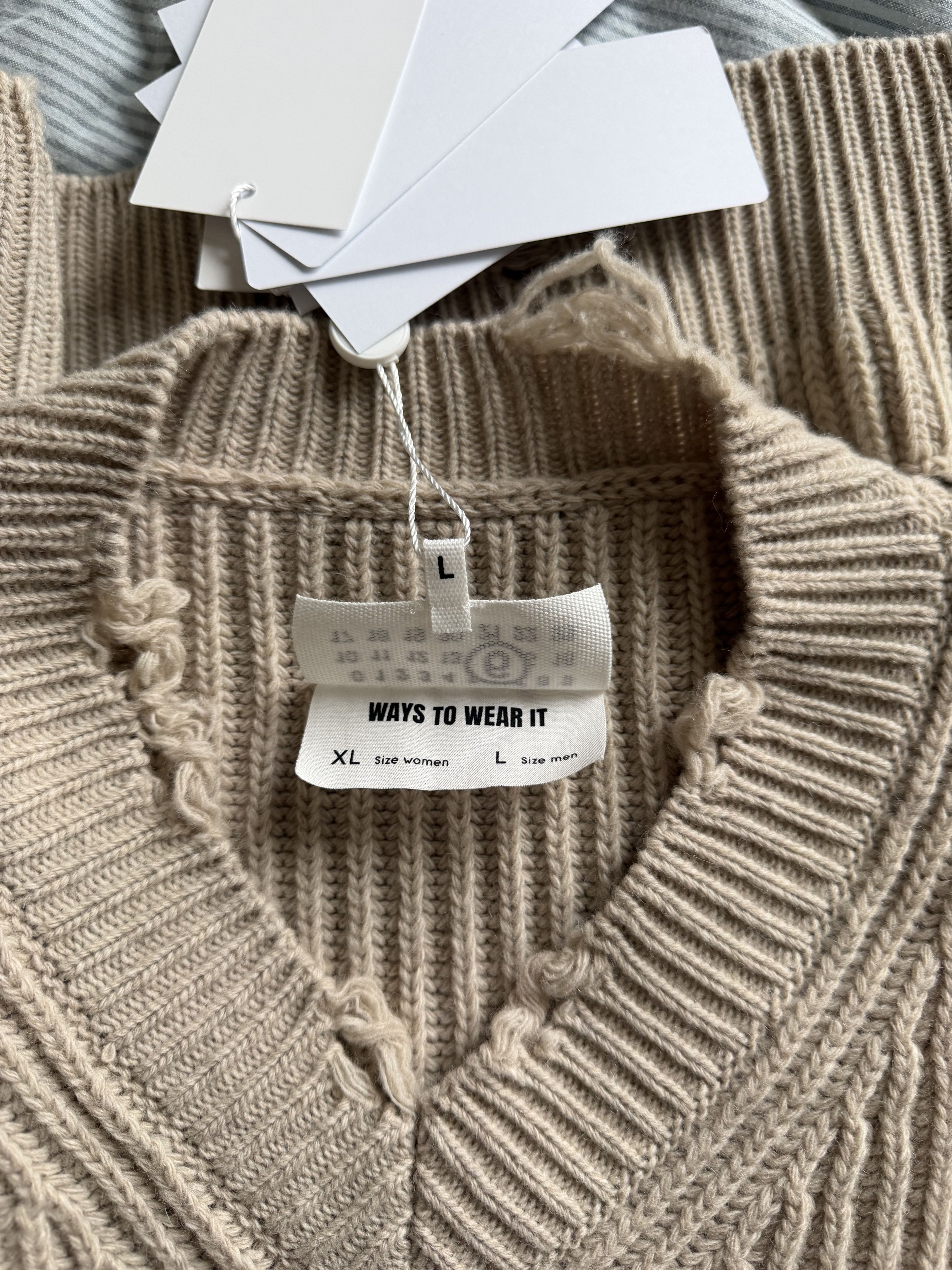 MM6 MM6 Maison Margiela Distressed V-Neck Sweater in Beige Size US L / EU 52-54 / 3 - 8 Thumbnail