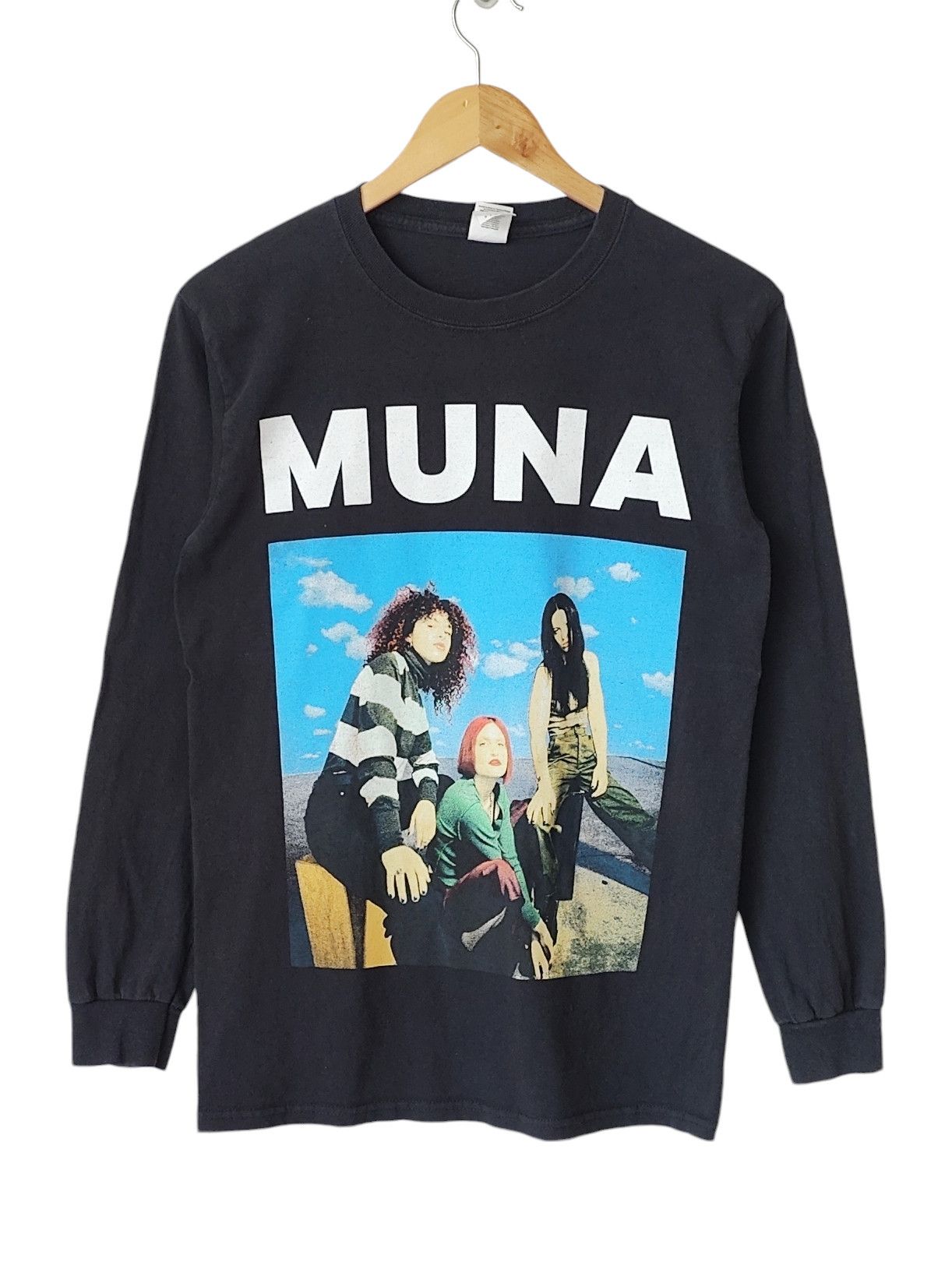 Band Tees × Vintage Muna Saves the World 2019 Promo Longsleeve Katie Gavin Size US S / EU 44-46 / 1 - 1 Thumbnail