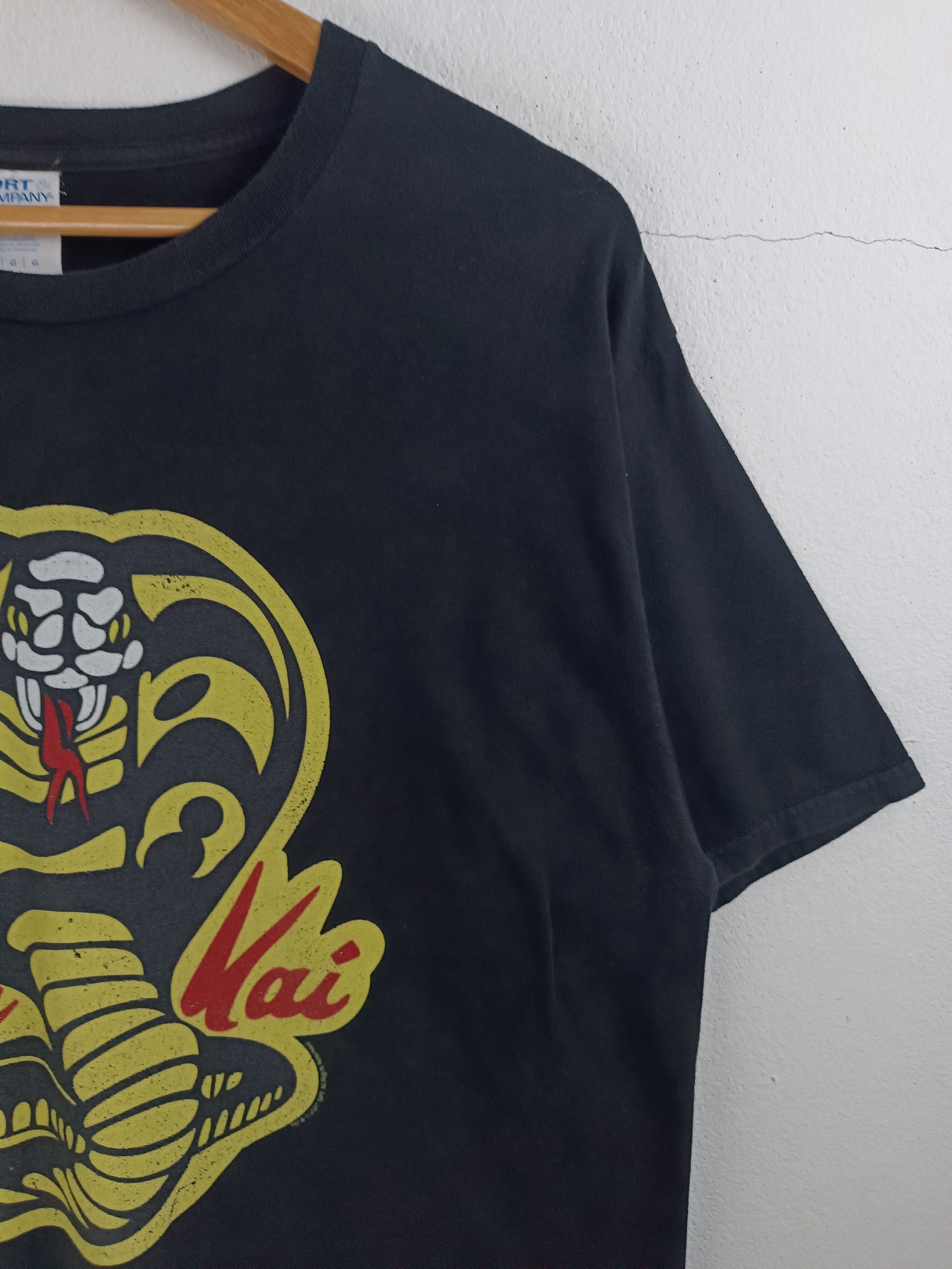 Vintage VINTAGE COBRA KAI THE KARATE KID SERIES MOVIE TEE NETFLIX Size US L / EU 52-54 / 3 - 6 Thumbnail