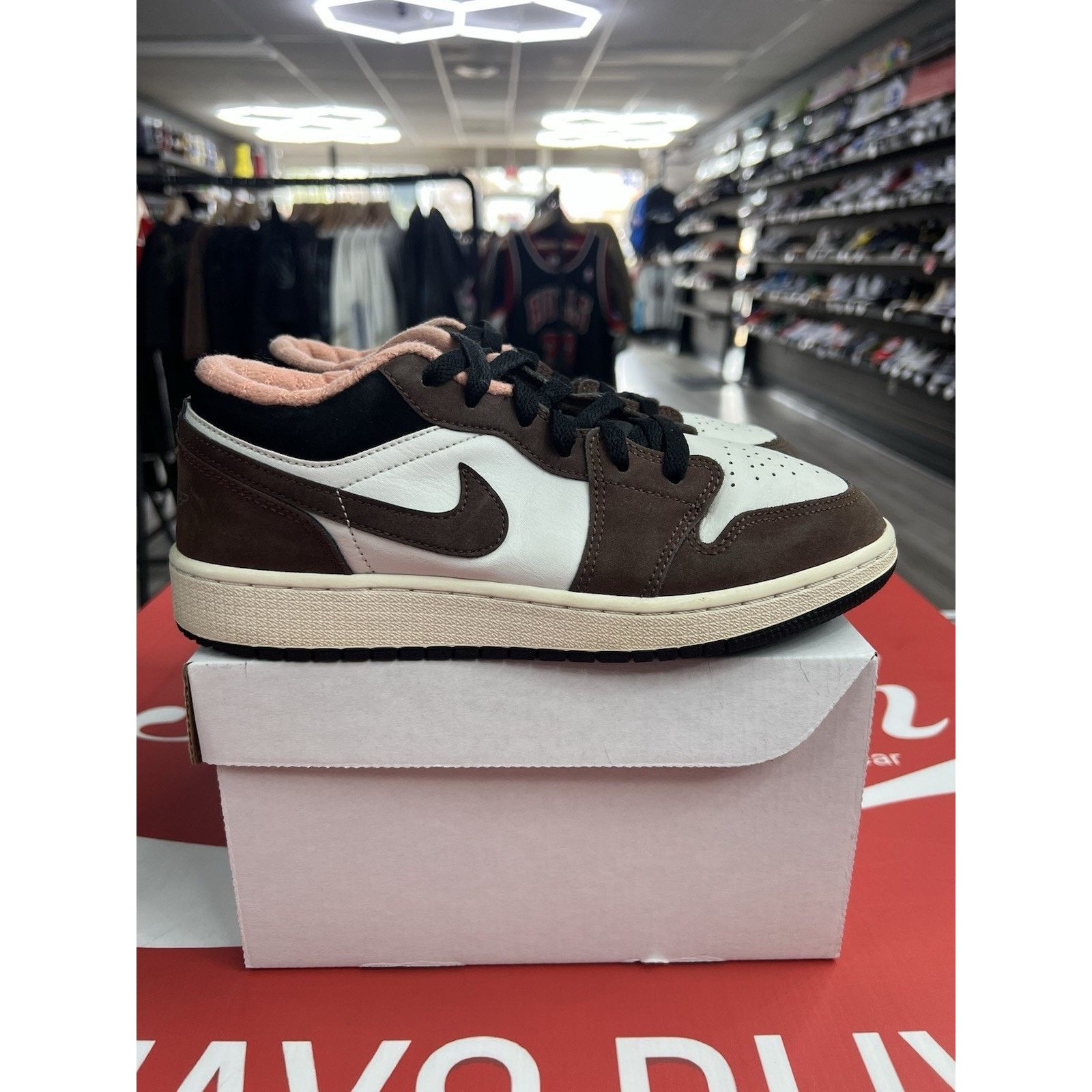 Nike Air Jordan 1 Low Mocha (GS) Size 5.5Y (DM0589-200) Size US 5.5 / EU 38 - 1 Thumbnail
