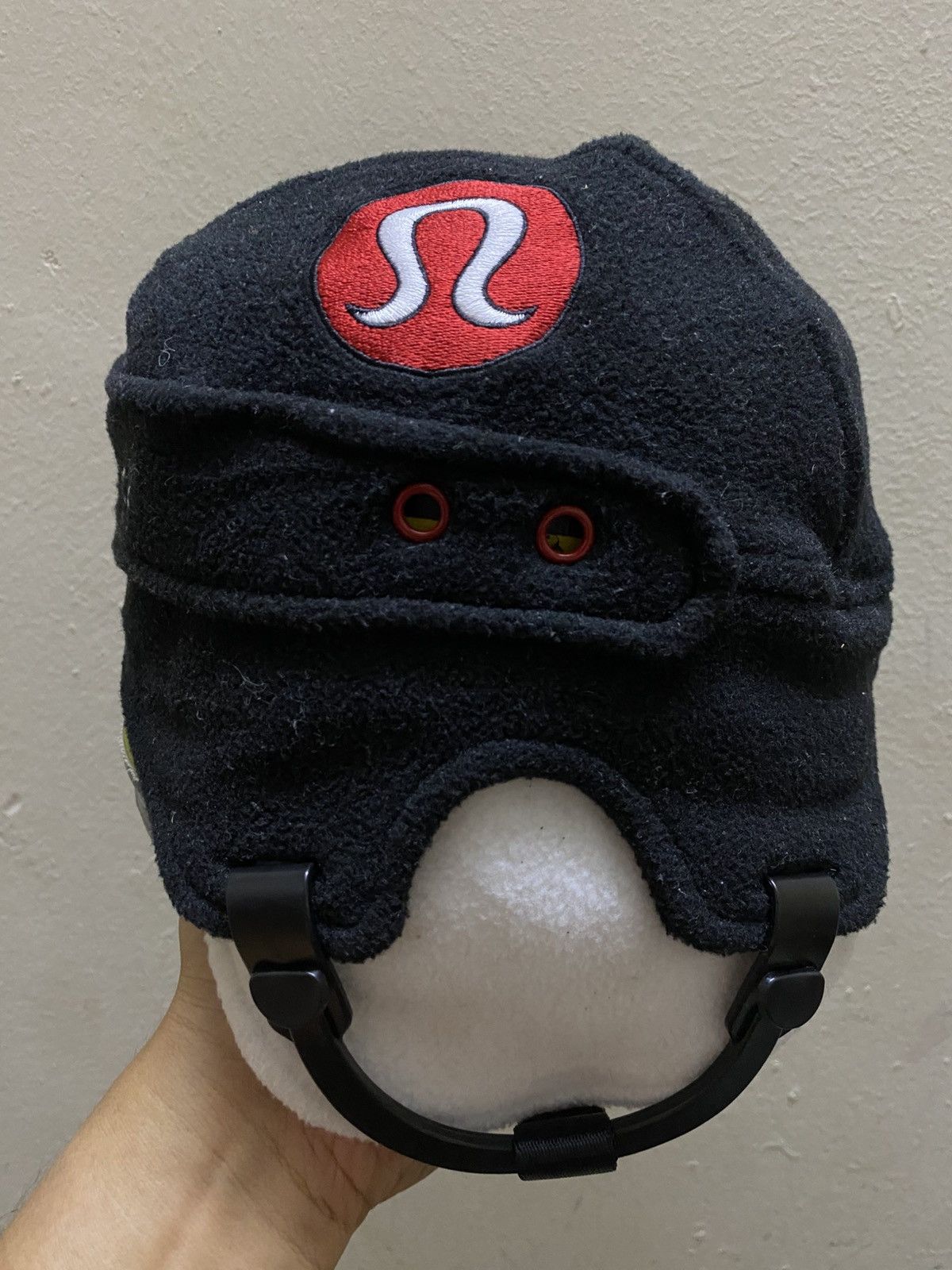 Lululemon Lululemon athletica Black Fleece Hockey Helmet Winter Hat Size ONE SIZE - 2 Thumbnail