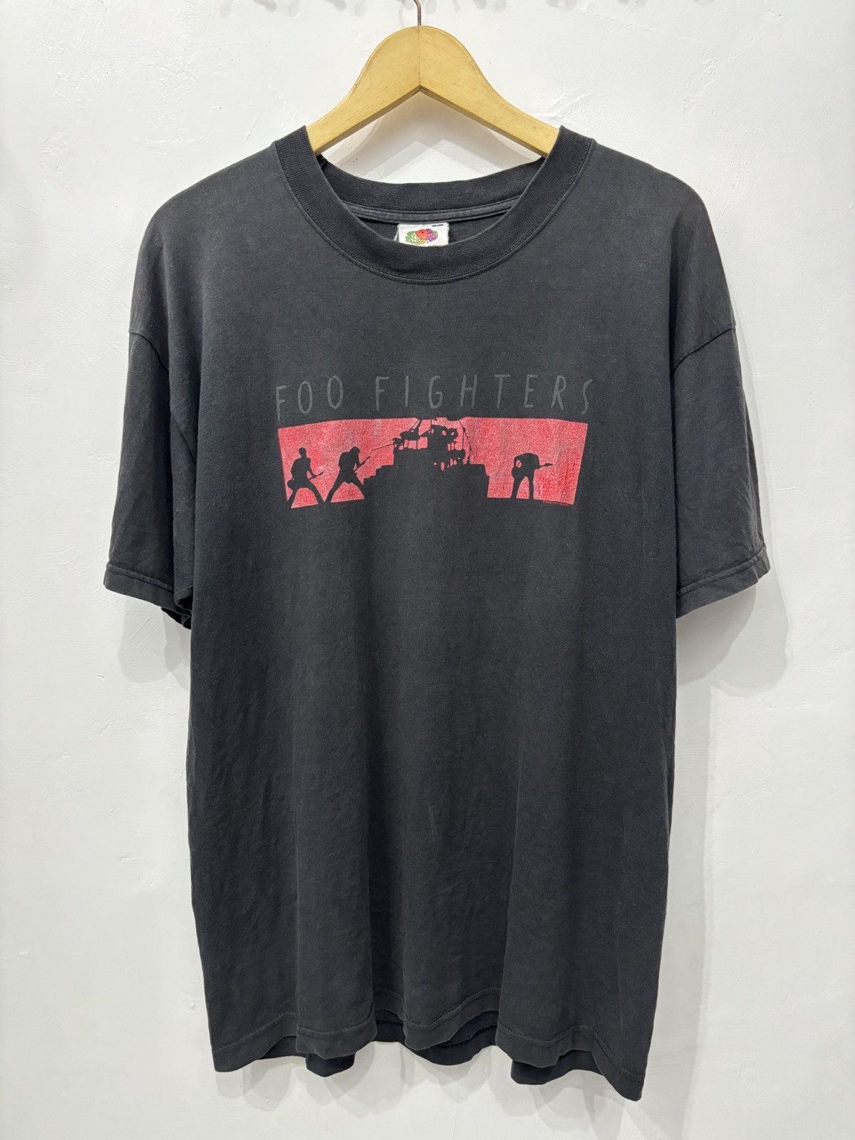 Band Tees Vintage Y2K Foo Fighters One By One Tour 2002 Faded Shirt Size US L / EU 52-54 / 3 - 1 Thumbnail