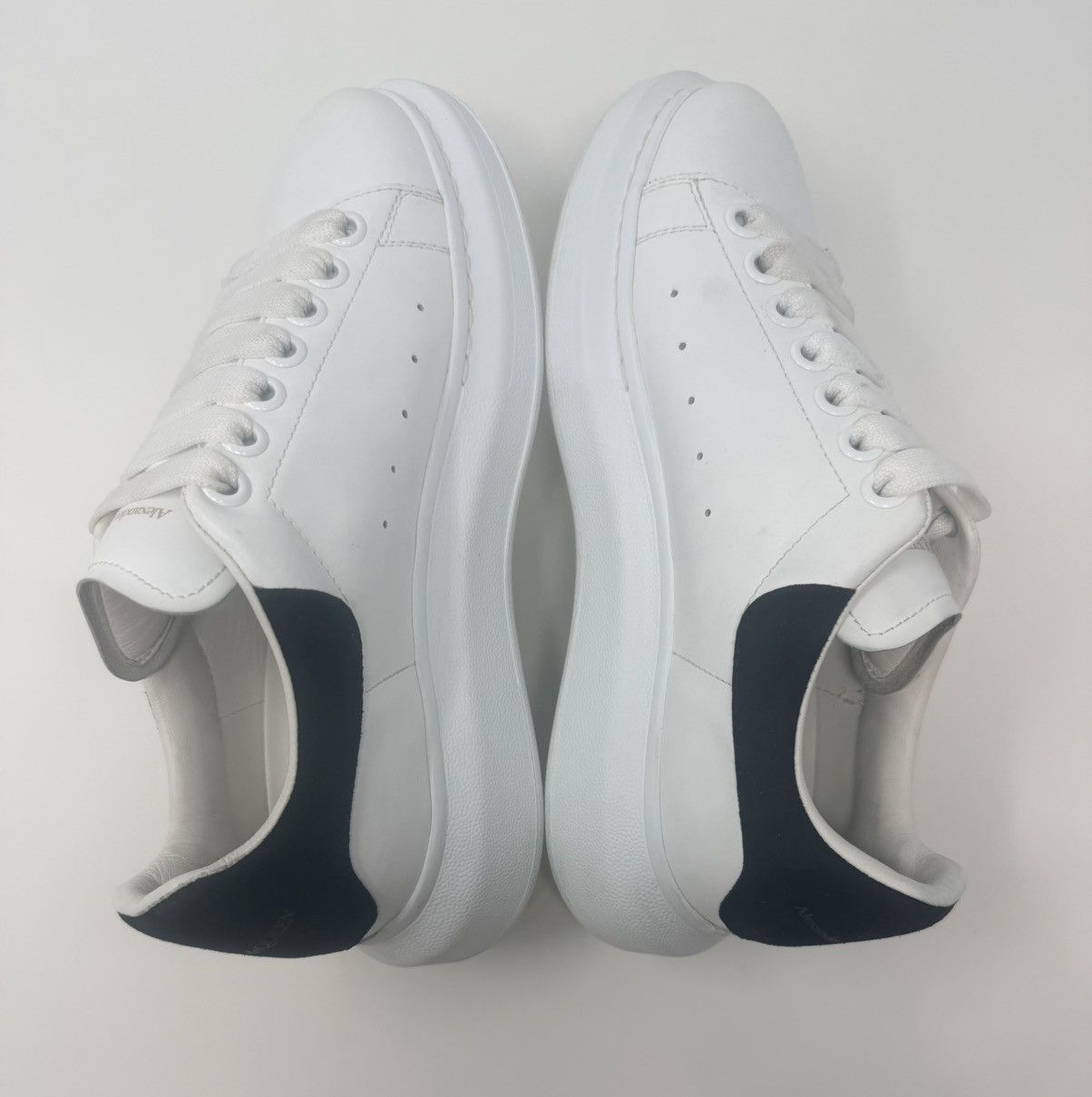 Alexander McQueen Alexander McQueen Oversized Sneaker Suede White/Black Size US 8 / IT 38 - 4 Thumbnail