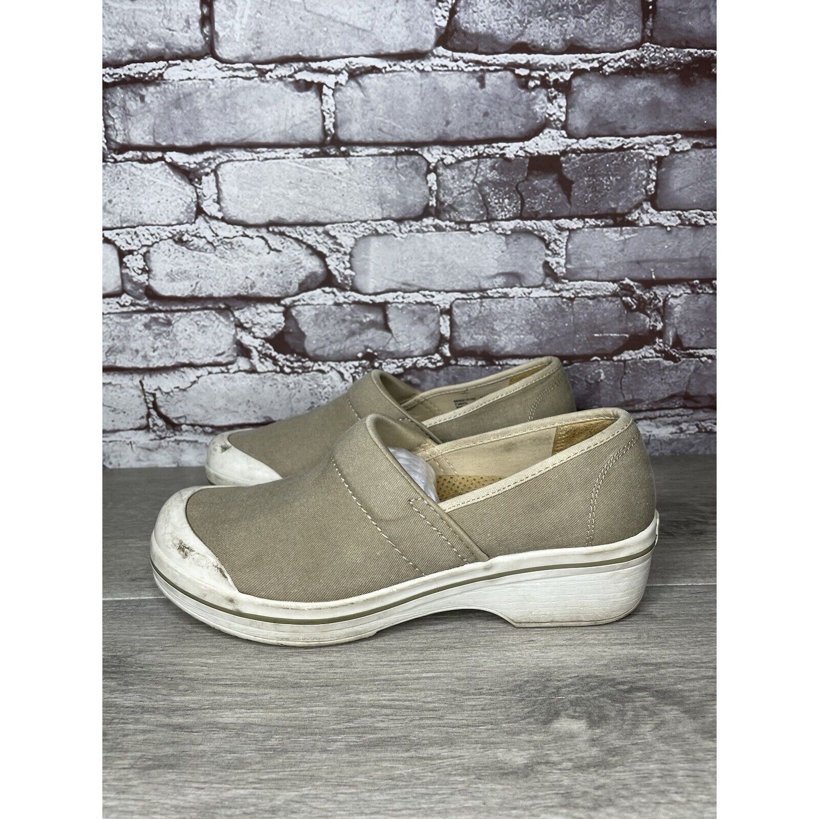 Other Dansko Volley Vegan Tan Beige Khaki Canvas Non Slip Clogs Wo Size US 8.5 / IT 38.5 - 17 Thumbnail
