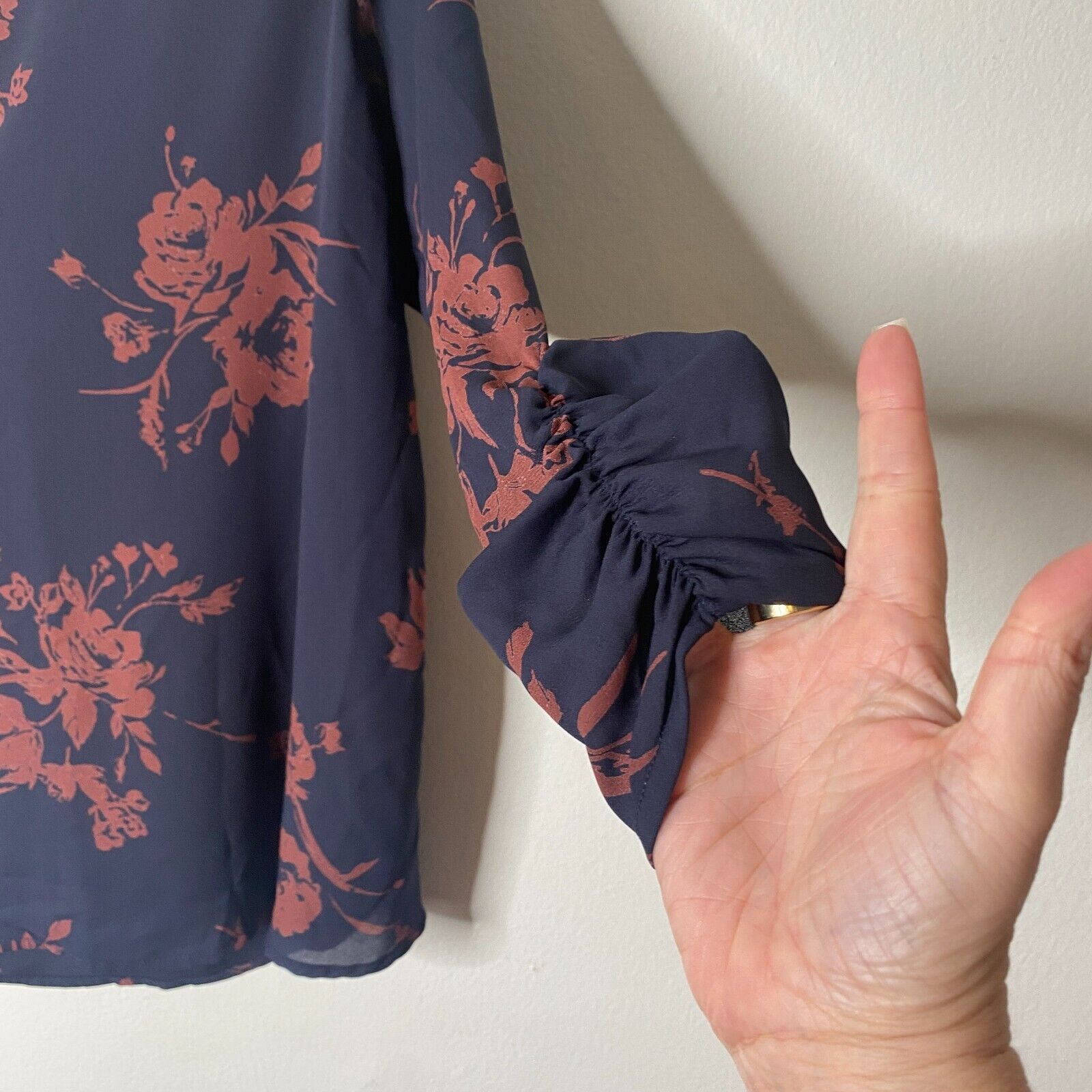 Other Evereve Allison Joy Alexa Crossover Top Floral VNeck XS Size XS / US 0-2 / IT 36-38 - 5 Thumbnail