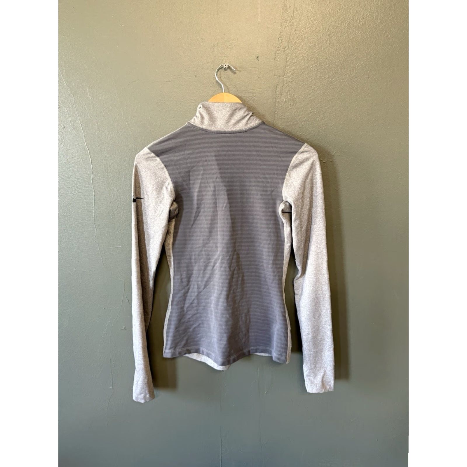 Nike Nike Pro 1/4 Zip Gray Womens Long Sleeve Sweatshirt Size Small User: Nike Pro 1/4 Zip Gray Womens Long Sleeve Sweatshirt Size Small Size S / US 4 / IT 40 - 2 Thumbnail