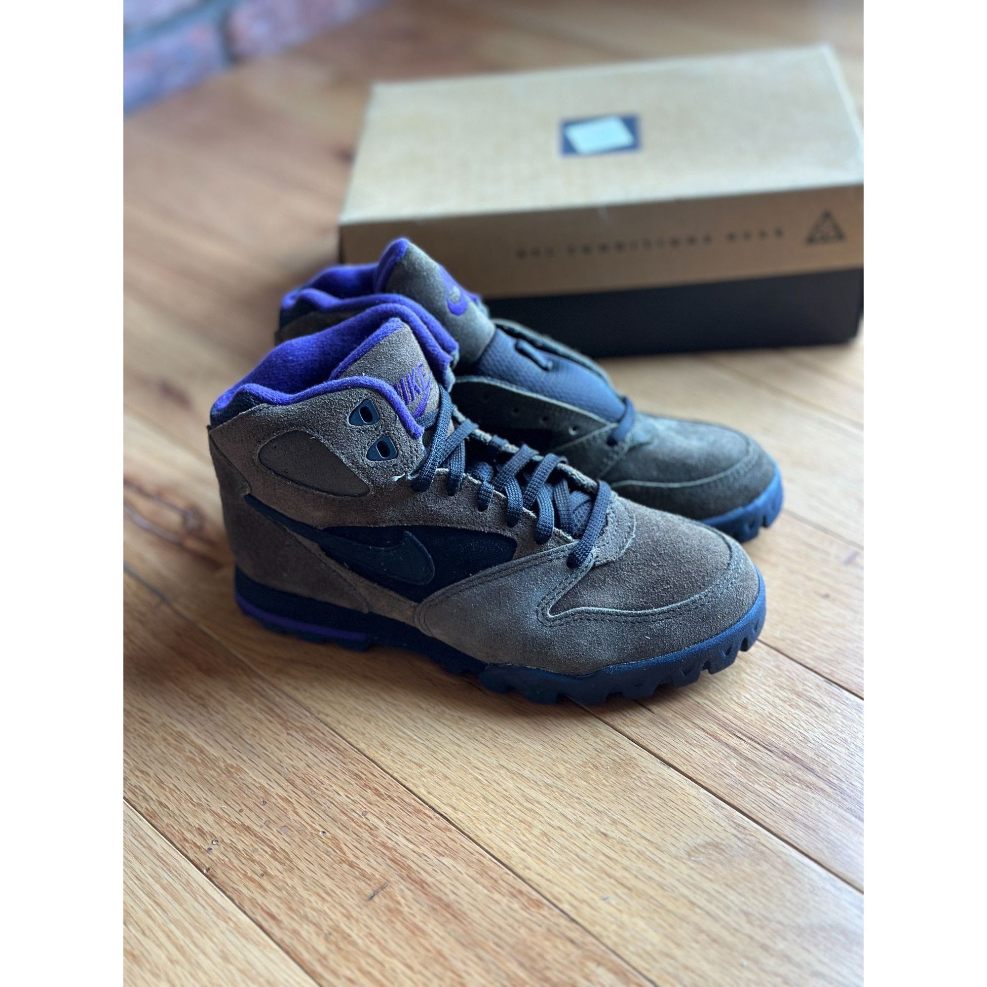Nike VINTAGE 1993 NIKE CALDERA HIKING BOOTS WOMENS SIZE 7W PURPLE Size US 7.5 / IT 37.5 - 7 Thumbnail