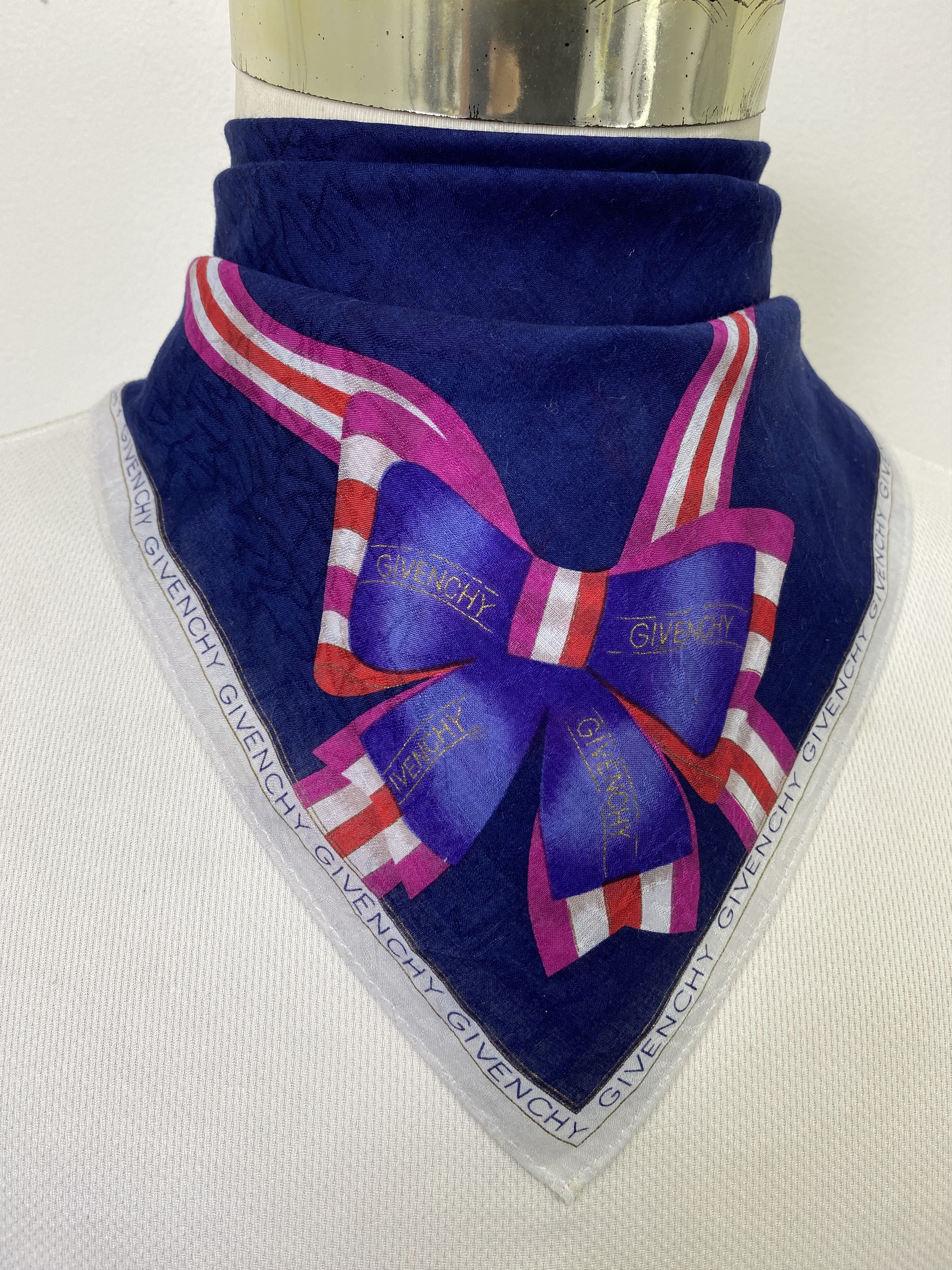 Givenchy Vintage Givenchy Handkerchief / Neckerchief KT0216 Size ONE SIZE - 2 Thumbnail