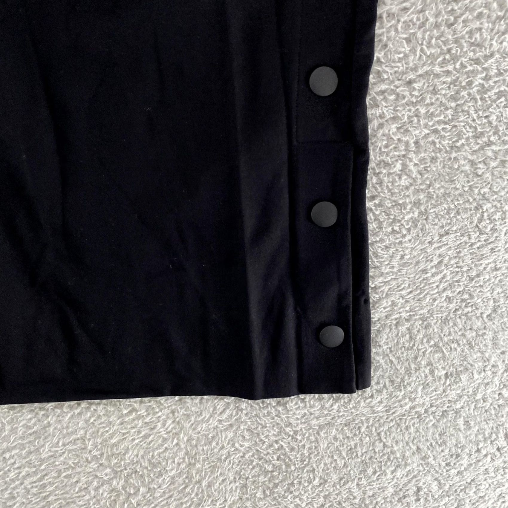 Vintage Cabi Pants Womens XXl Black Cropped Wide-Leg Ponte Snap Button Side Pockets Relaxed Waist Pull On 26in Inseam Casual Travel Denim Style? Size 40" / US 18 - 4 Thumbnail