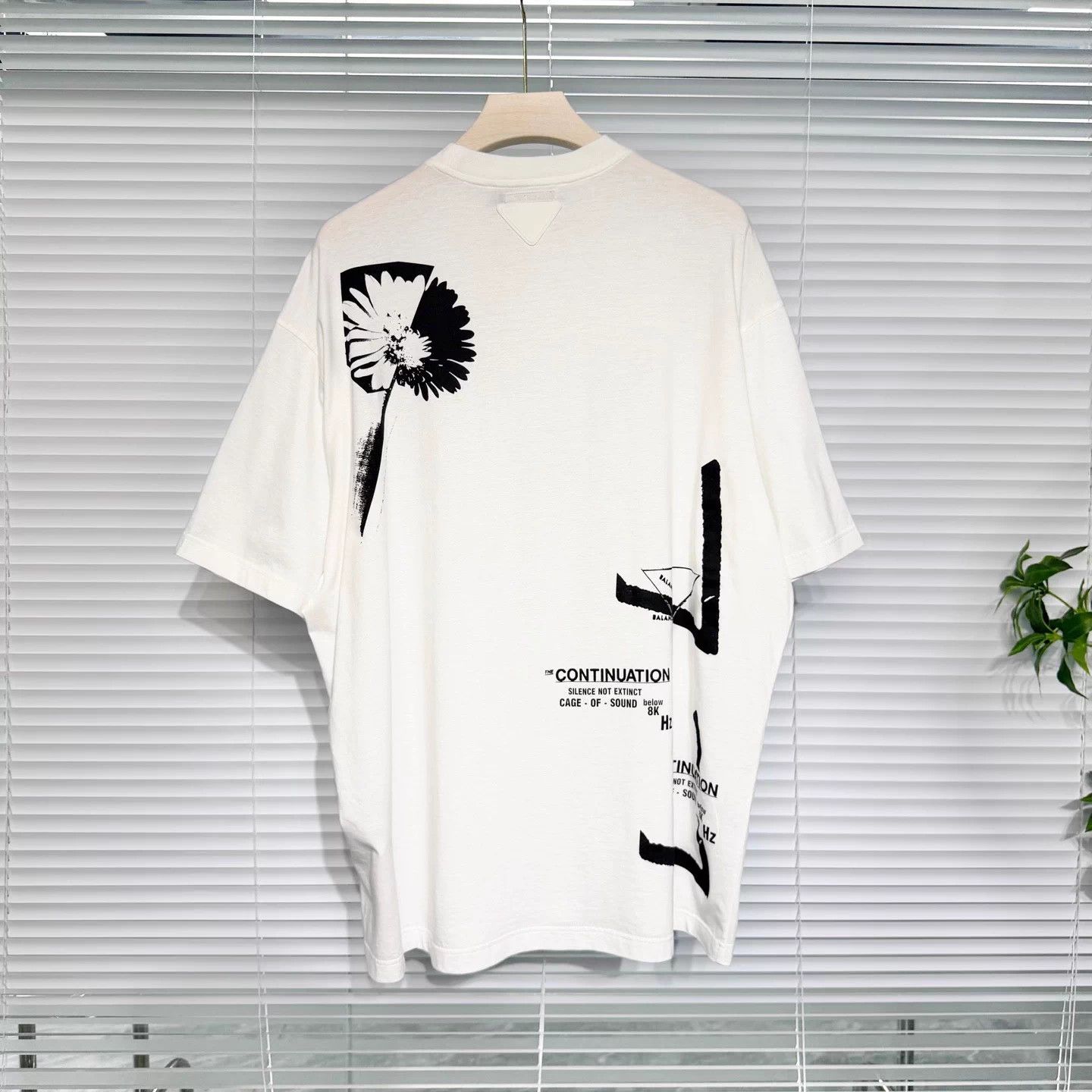 Prada Prada White Oversized T-shirt Triangle Logo Print S Size US S / EU 44-46 / 1 - 2 Thumbnail