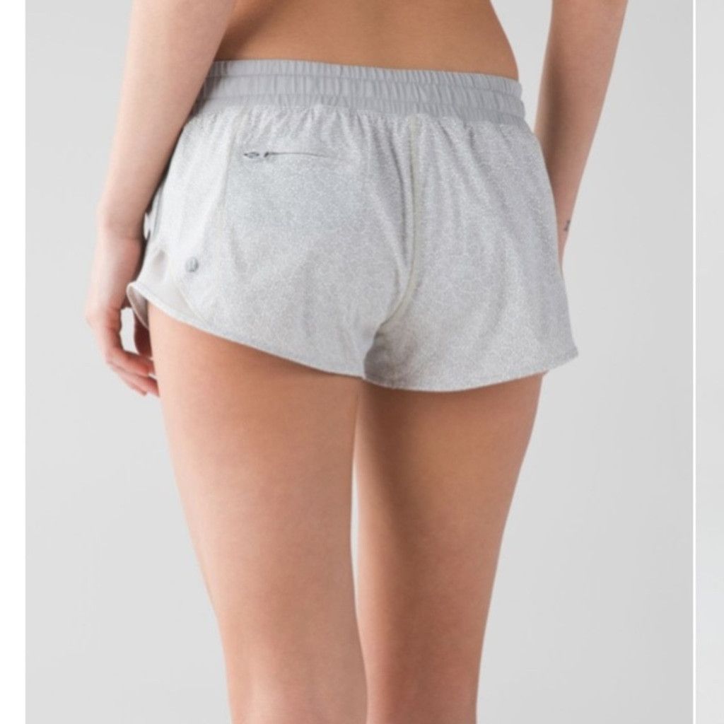 Lululemon LULULEMON Hotty Short (Short 2'') Running White Seal Grey 8 Size 30" / US 8 / IT 44 - 4 Thumbnail