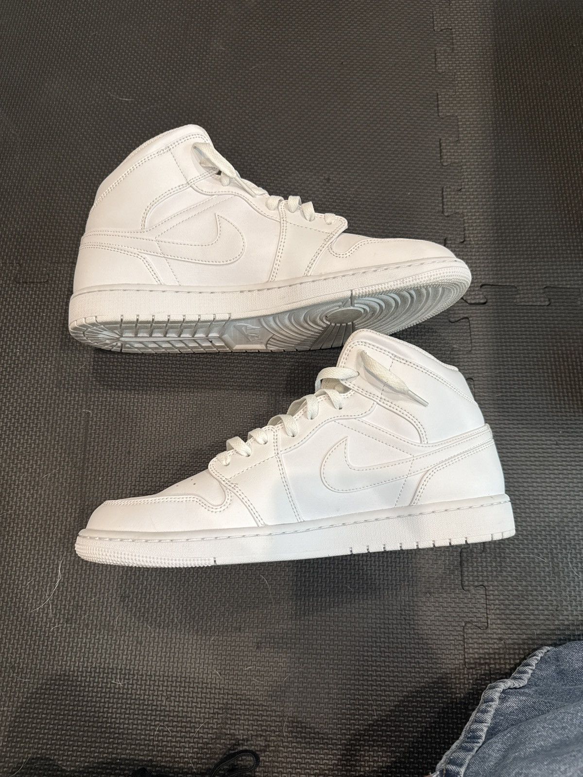 Nike Nike Air Jordan 1 Mid Triple White Size US 13 / EU 46 - 7 Thumbnail