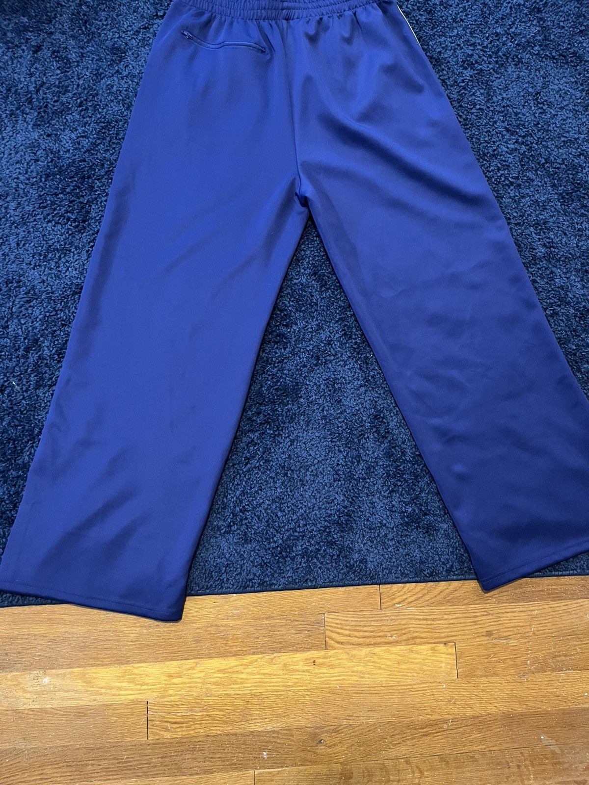 The GV Gallery Bella Hadid Sweats Size US 34 / EU 50 - 2 Thumbnail