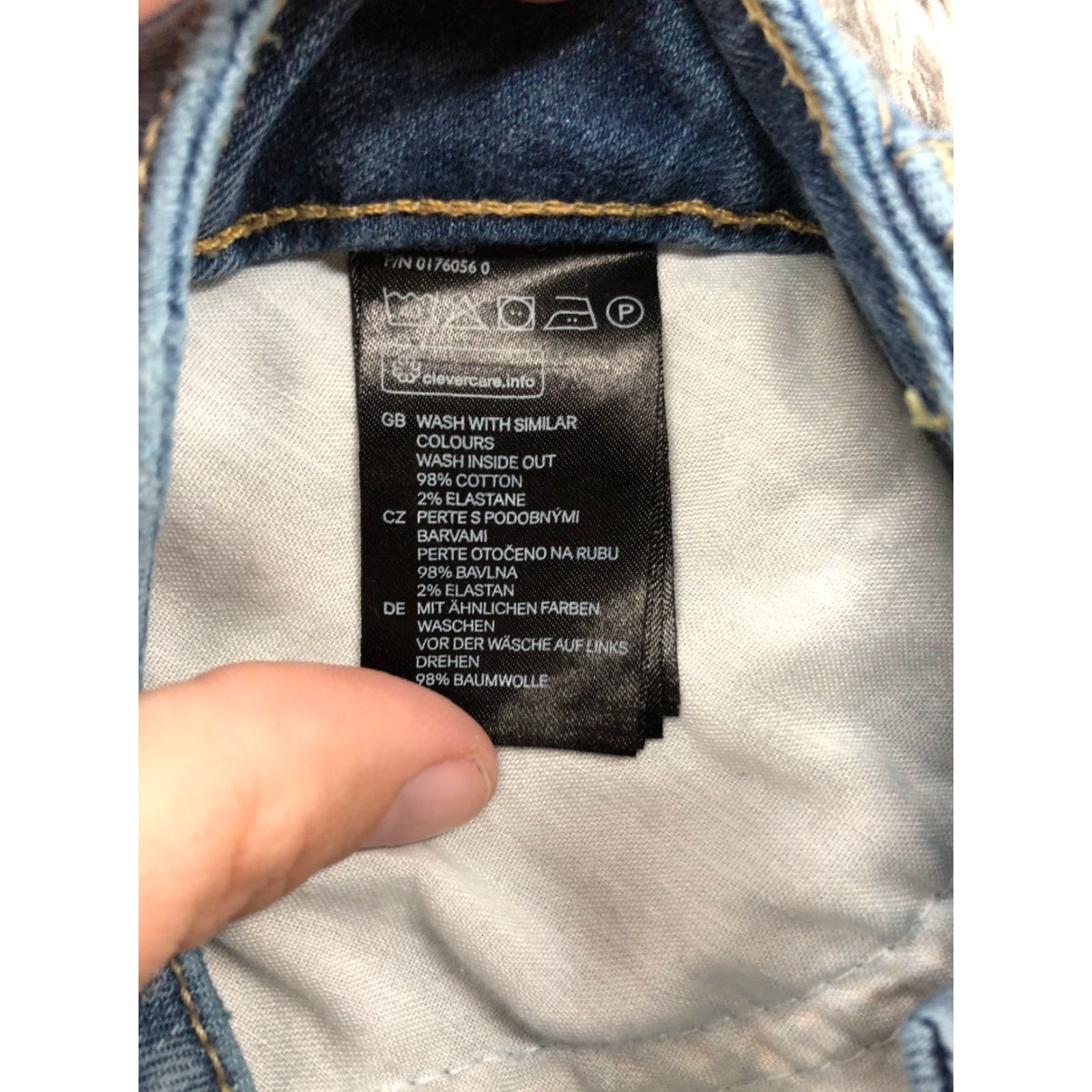 H&M **H&M Blue Denim Boyfriend Shorts Women's Size 6** User: H&M Blue Denim Boyfriend Shorts Women's Size 6 Size 28" / US 6 / IT 42 - 8 Thumbnail