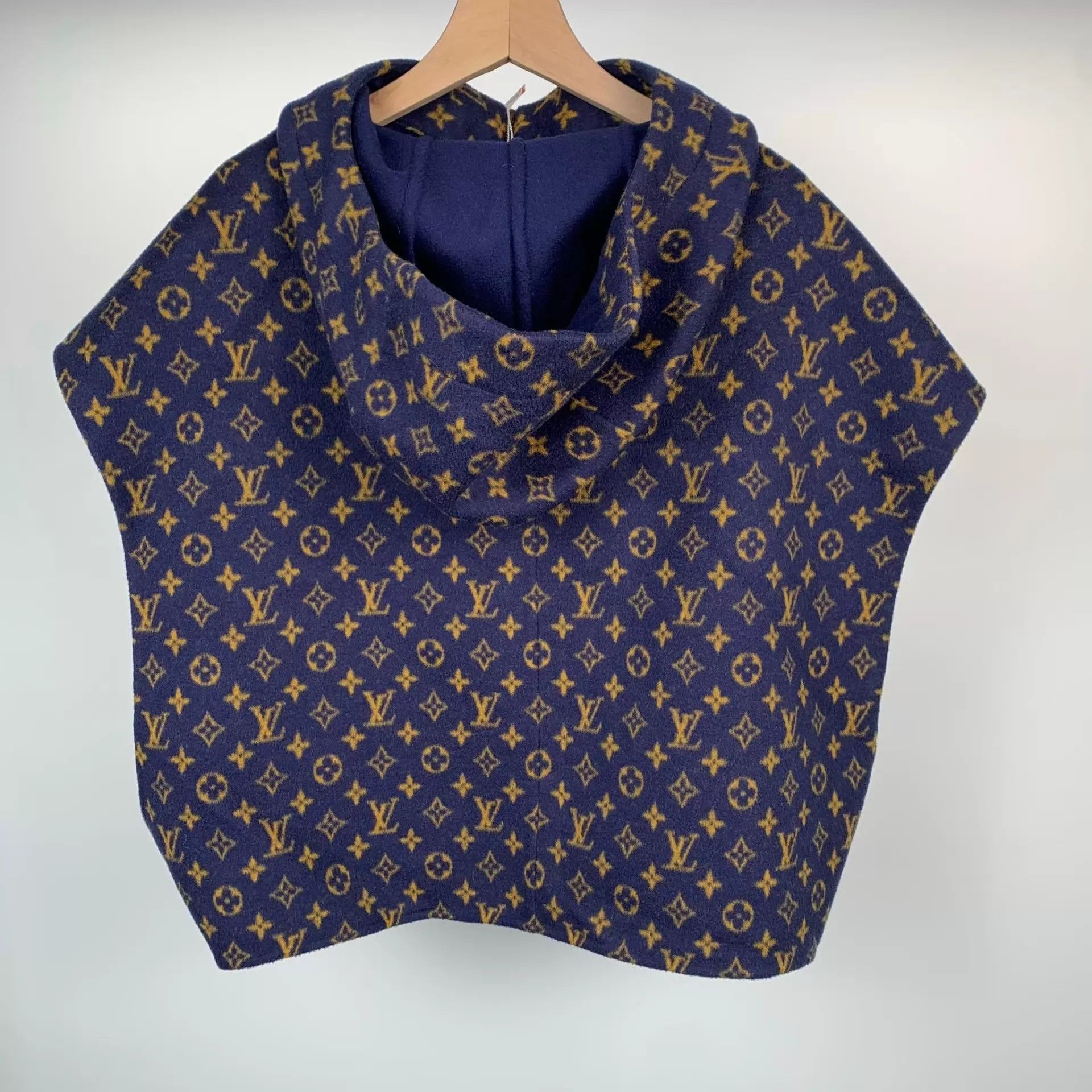 Louis Vuitton LV Monogram Full Logo Vest Size XS / US 0-2 / IT 36-38 - 2 Thumbnail