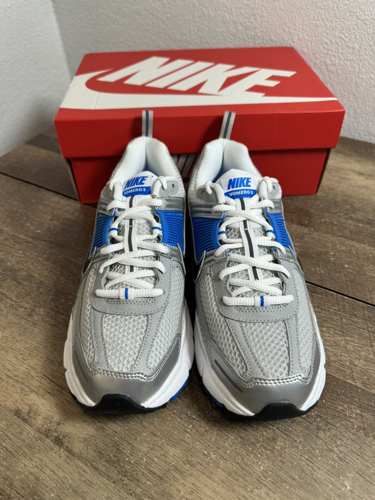Nike Size 6.5Y/ 8 Women’s Nike Vomero Zoom 5 Photo Blue BRAND NEW Size US 6.5 / EU 39-40 - 3 Thumbnail