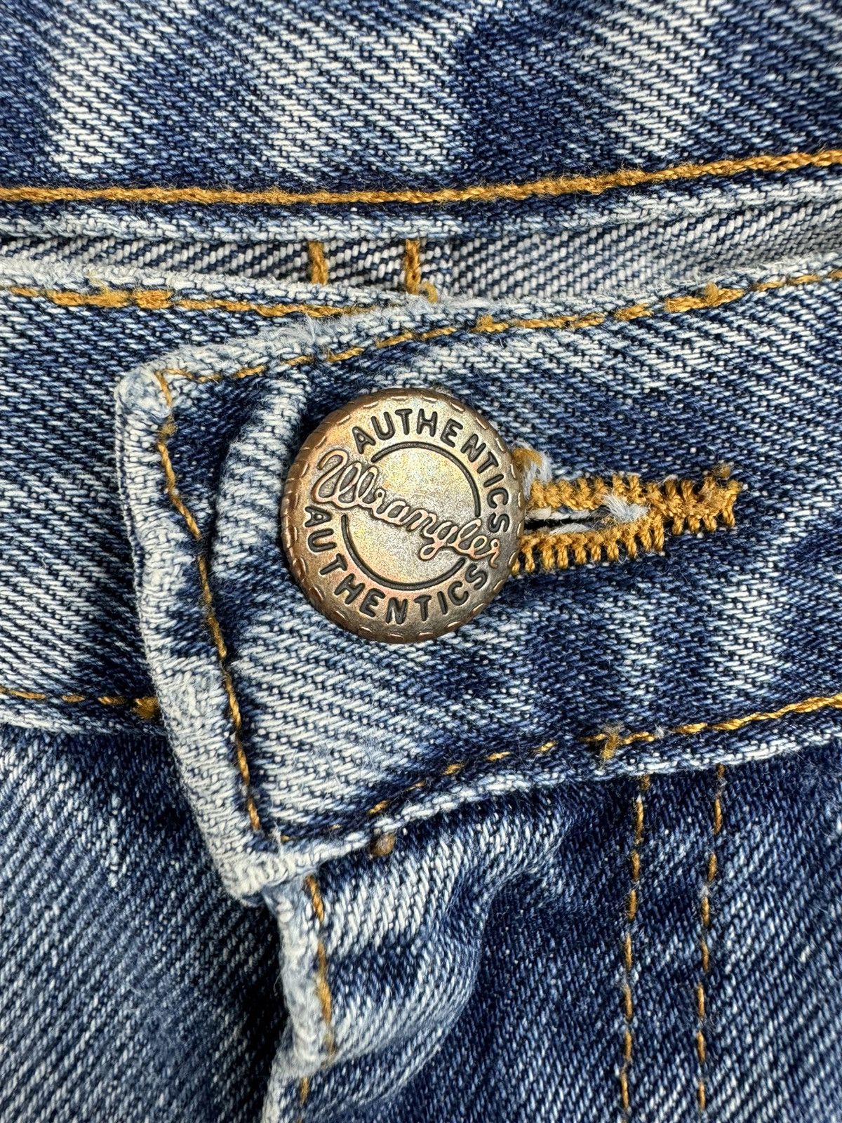 Vintage Essential Wrangler Regular Fit Light Wash Cotton Denim Jeans Size US 32 / EU 48 - 6 Thumbnail