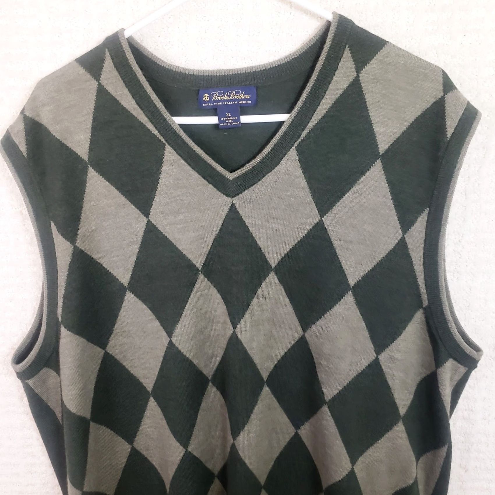 Brooks Brothers Brooks Brothers Sweater Vest Mens XL Fine Italian Merino Wool Argyle V-Neck Green Beige All Seasons Golf Walking Size US XL / EU 56 / 4 - 2 Thumbnail