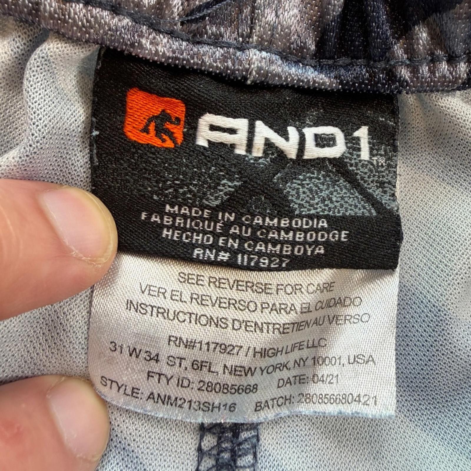 JW Anderson AND1 Mens Grey Black Tiger Stripe Basketball Shorts L Size US 34 / EU 50 - 4 Thumbnail