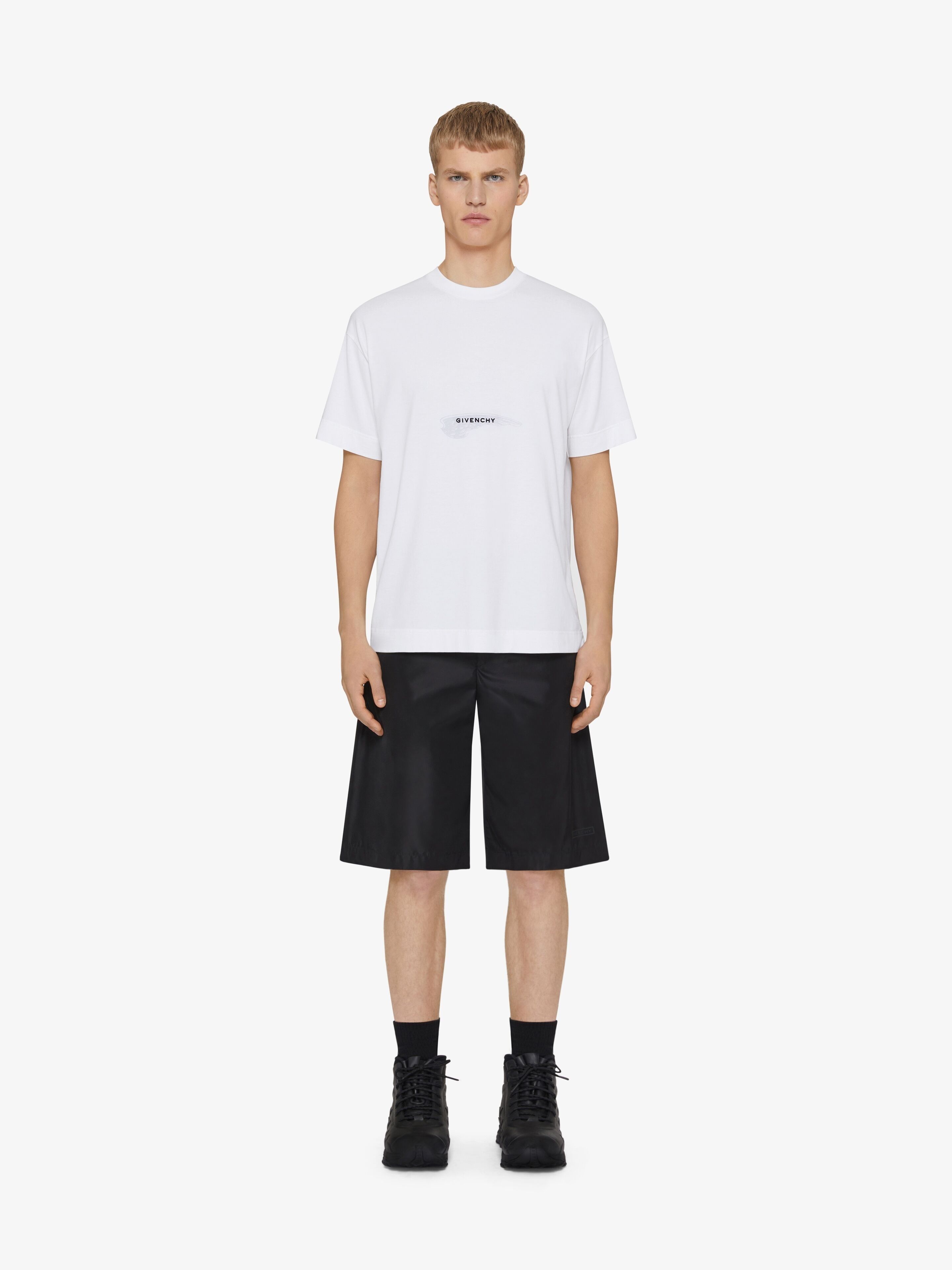 Givenchy o1w1db10925 Standard Short Sleeve T-Shirt in White Size US M / EU 48-50 / 2 - 3 Thumbnail