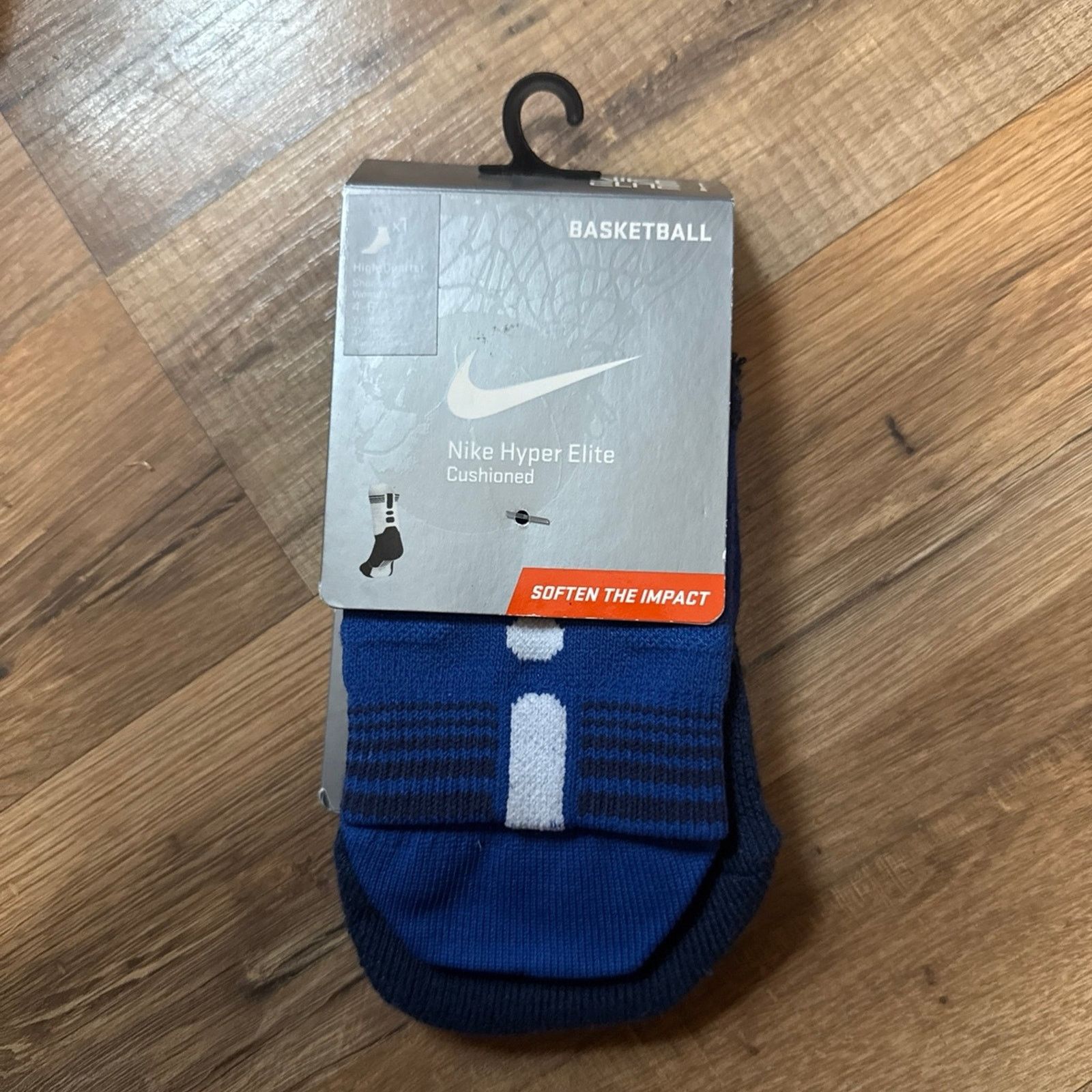 Nike 2015 Nike High Quarter Hyper Elite Cushioned Crew Socks Size ONE SIZE - 1 Thumbnail