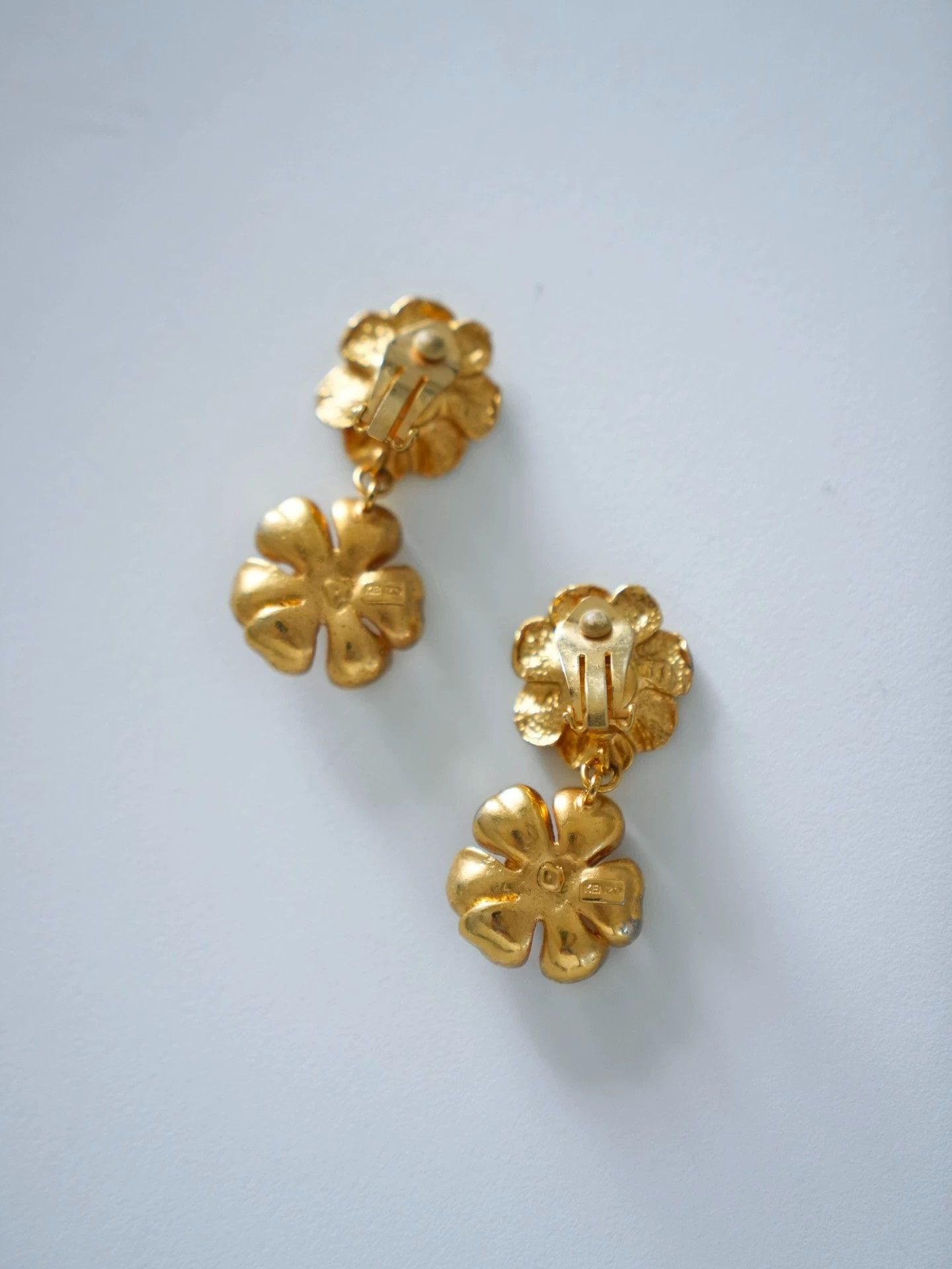 Kenzo Kenzo Vintage Floral Pearl Ear Clips Size ONE SIZE - 5 Thumbnail