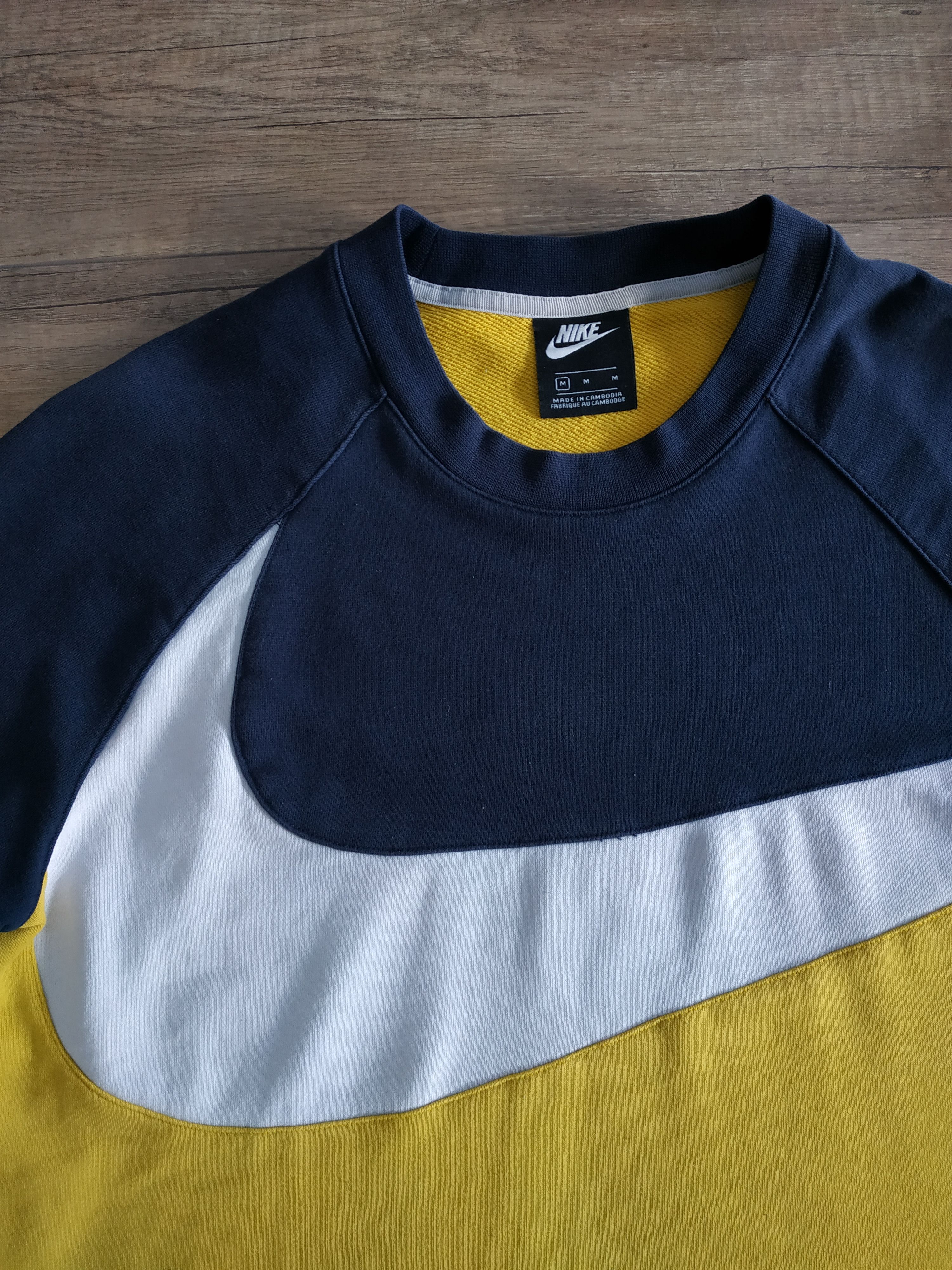 Nike NIKE Sportswear Men's Swoosh Logo Sweatshirt, s. MEDIUM Size US M / EU 48-50 / 2 - 5 Thumbnail