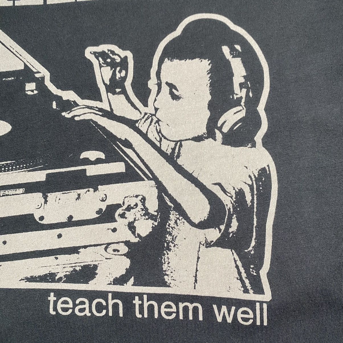 Vintage Vintage Y2K Technics Teach Them Well T Shirt Size US L / EU 52-54 / 3 - 7 Thumbnail