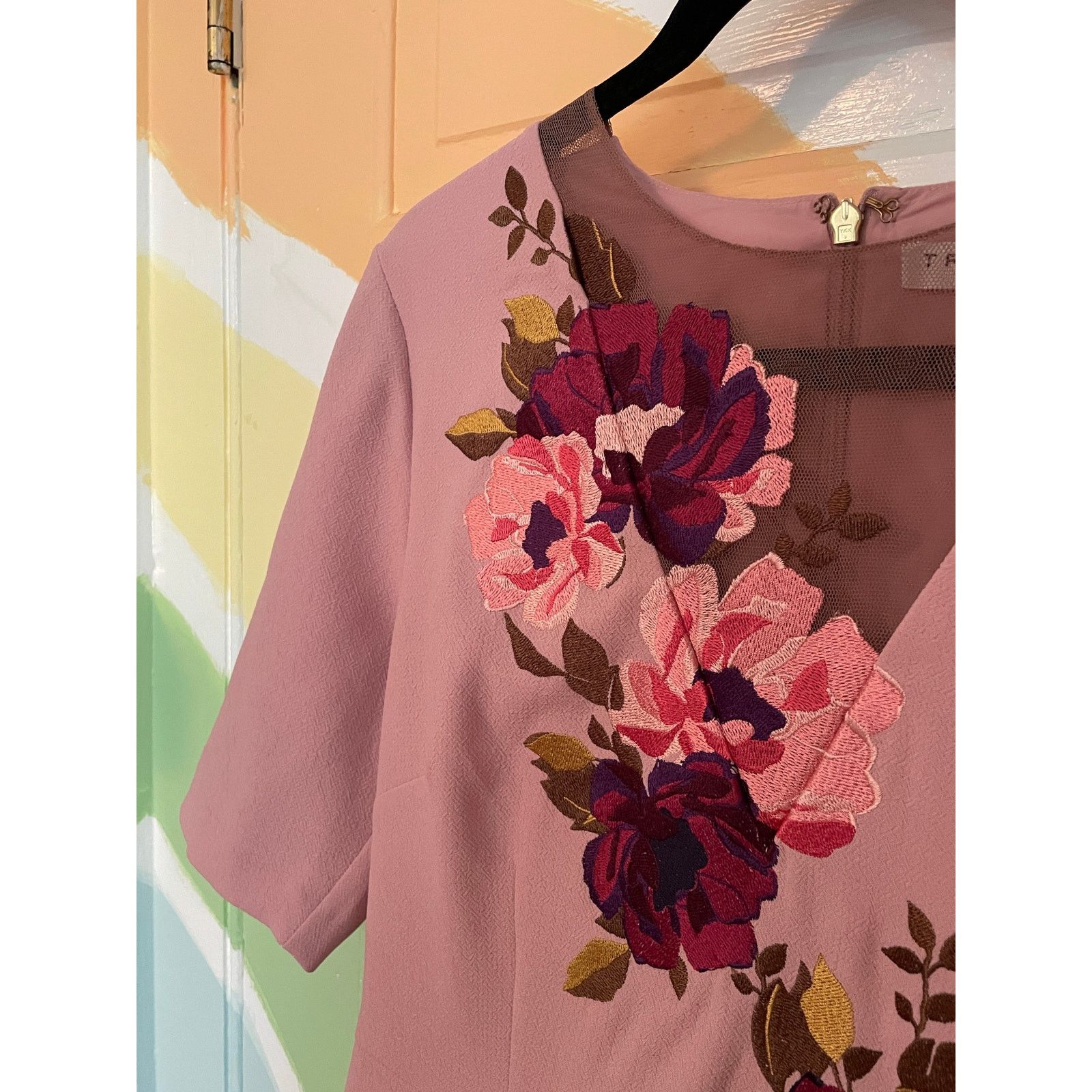 Trina Turk NWT Trina Turk Floral Embroidered Sheath Dress Blush Sz 10 Size L / US 10 / IT 46 - 3 Thumbnail