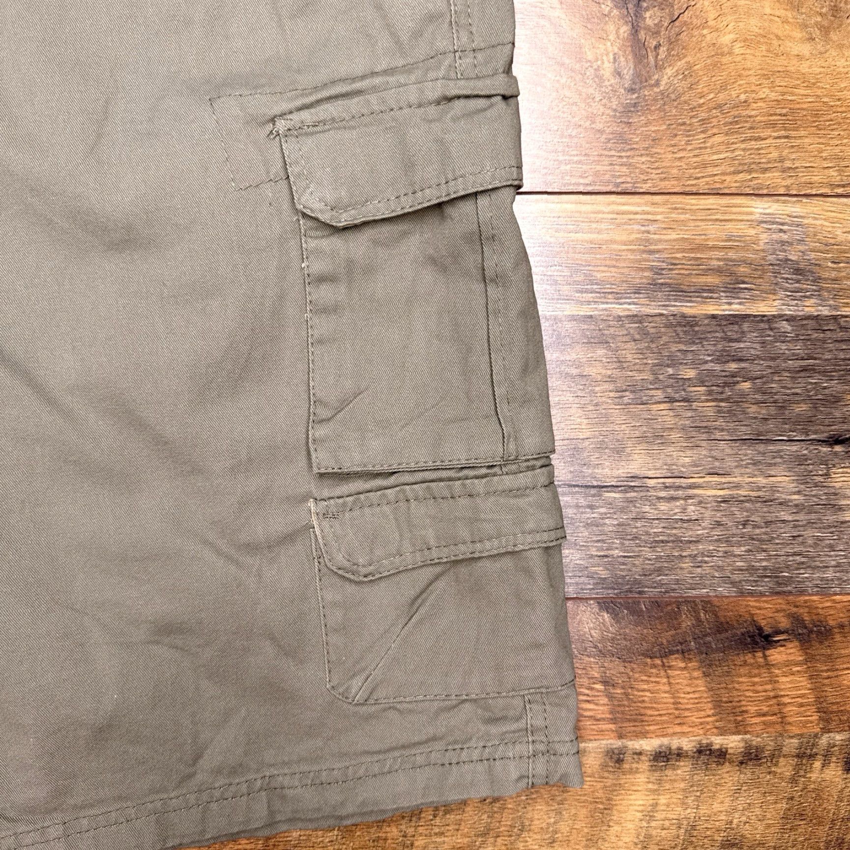 Vintage Rugged Wear Mens Cargo Shorts 40 Olive Green Drawstring New User: Rugged Wear Mens Cargo Shorts 40 Olive Green Drawstring New Size US 40 / EU 56 - 6 Thumbnail