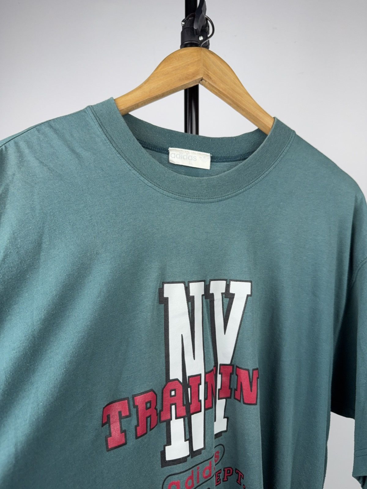 Adidas Retro Vintage 90s Adidas Training NY Phys Ed Graphic Tee Size US L / EU 52-54 / 3 - 5 Thumbnail