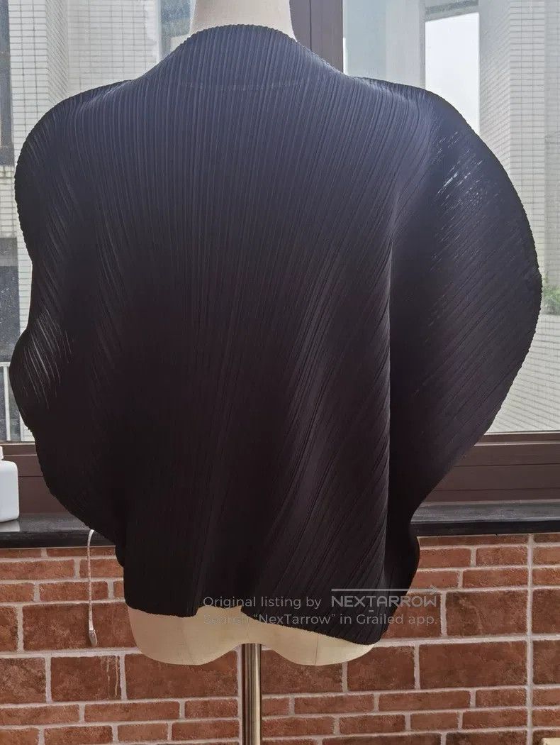 Issey Miyake Issey Miyake Black Bestselling Disc Top Size L / US 10 / IT 46 - 2 Thumbnail