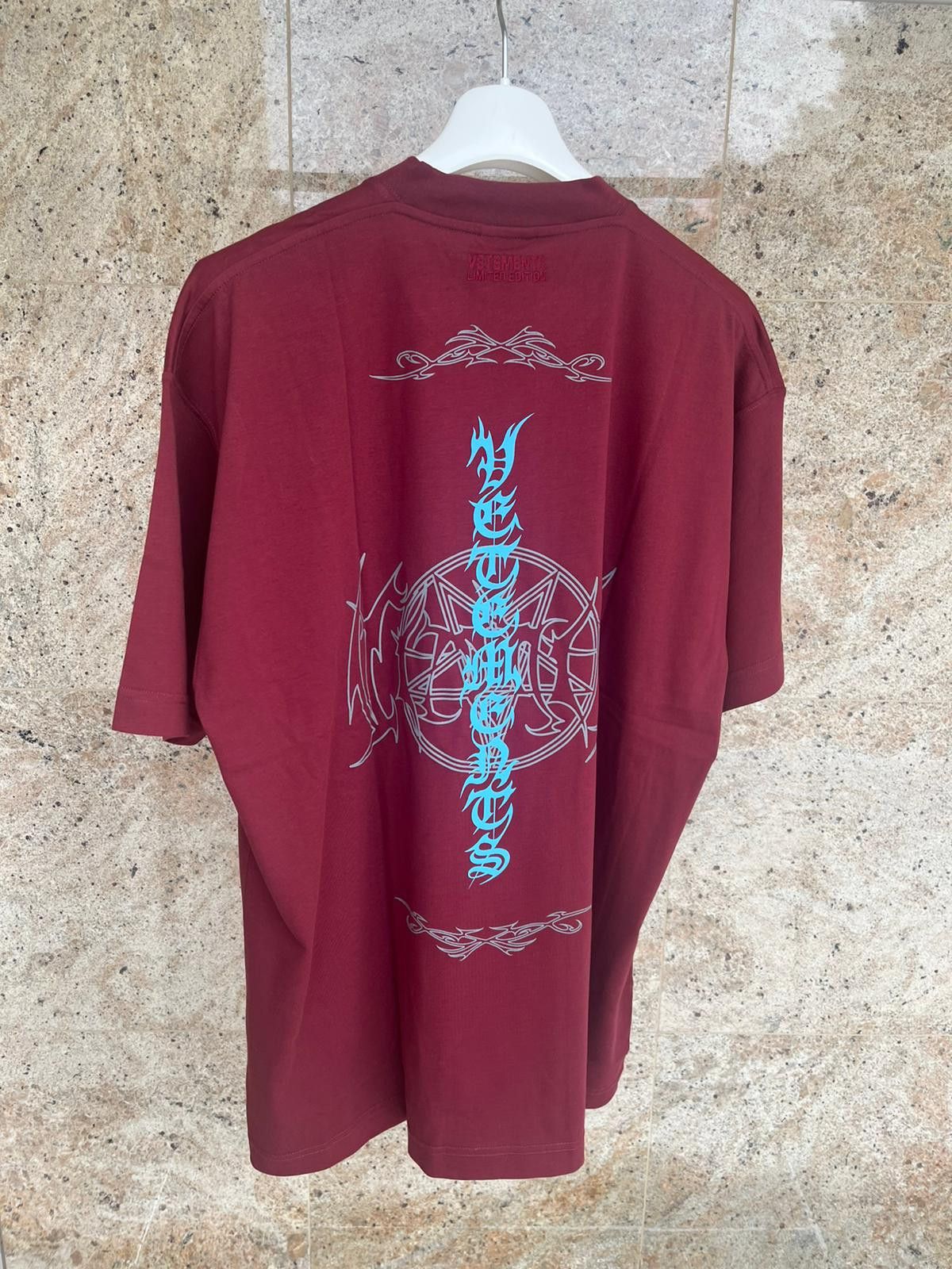 Vetements Vital Existence Logo T-Shirt SS in Bordeaux Size US S / EU 44-46 / 1 - 8 Thumbnail