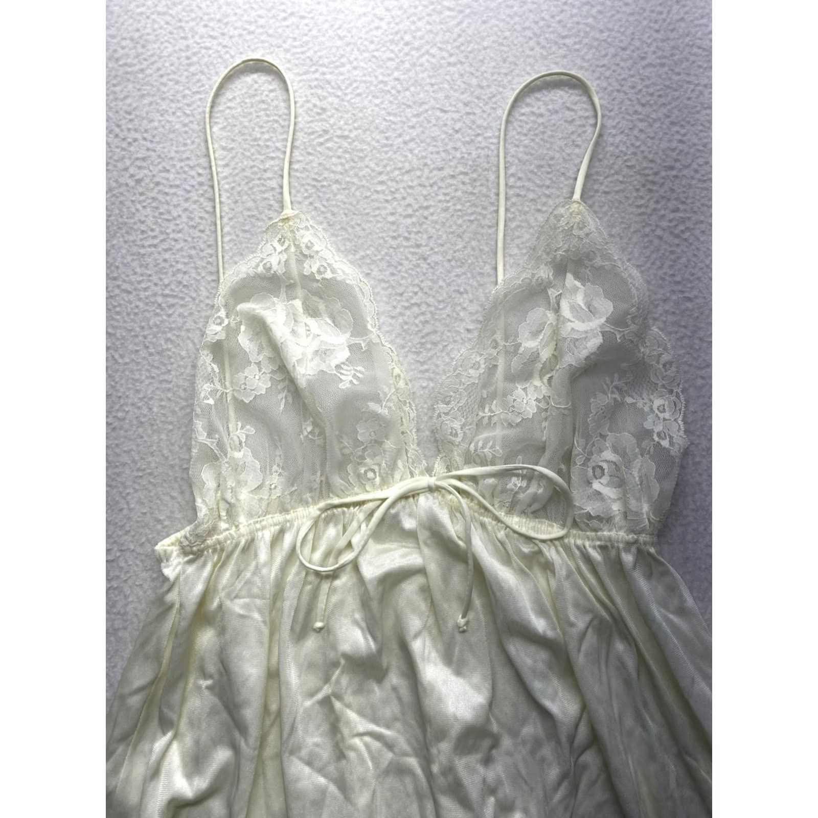 Vintage VINTAGE Miss Elaine Ivory Lace & Satin Nightgown Slip Dress Lace bust and hem accents Womens L Ivory Size L / US 10 / IT 46 - 3 Thumbnail