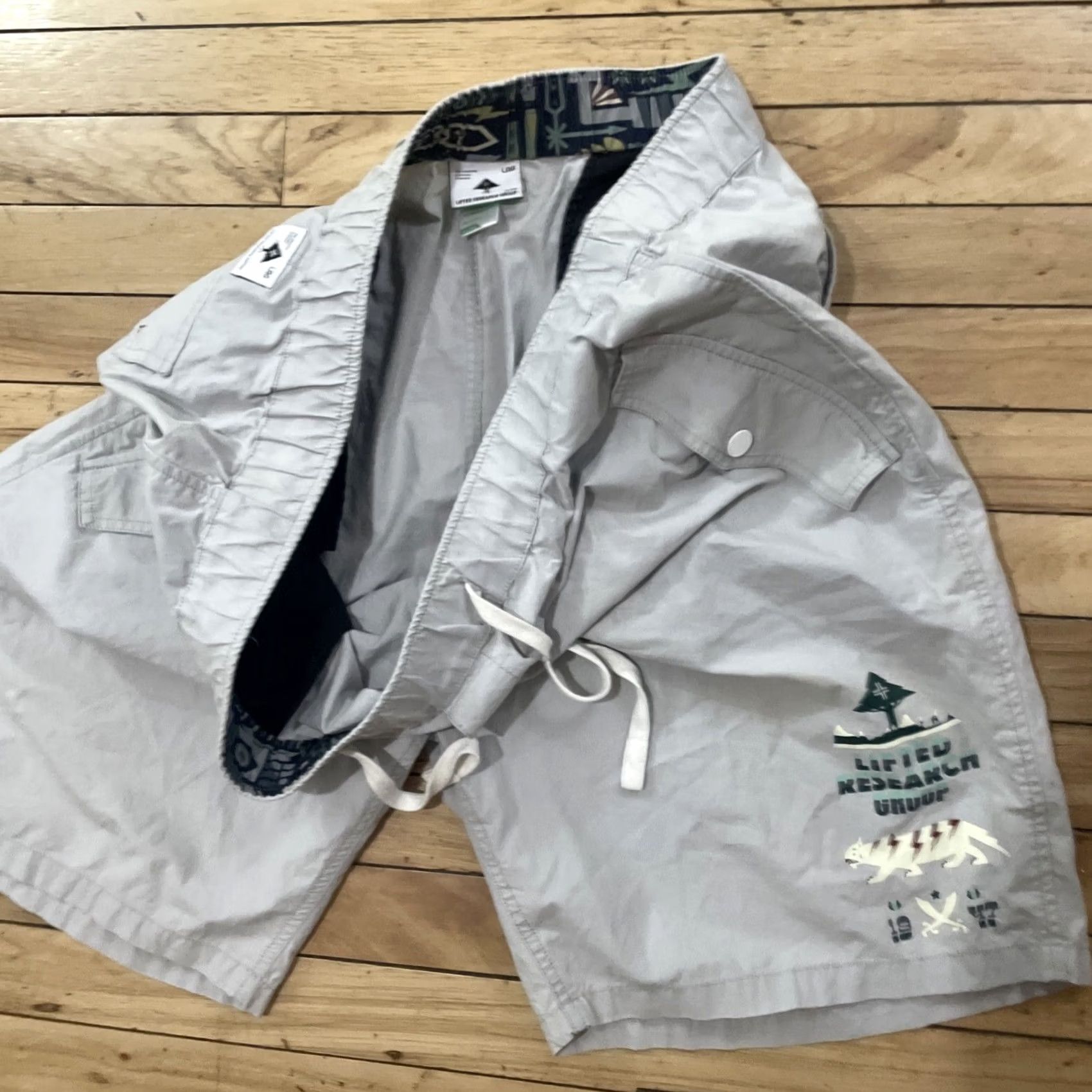 Vintage LRG Cargo Shorts Men 4XL Lifted Research Group Cat Graphic Gray 44x10 Regular Cotton Drawstring Pockets Logo Fashion Casual Streetwear Mens Size US 39 - 7 Thumbnail