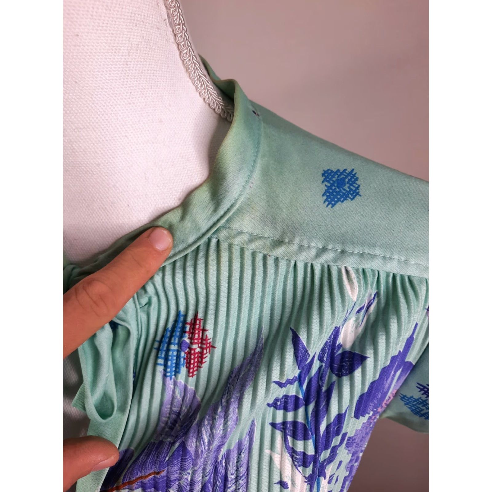 Altea Vintage Teal Mod Dress A-Line Hawaiian Floral M As Is - 60s 70s, Long Sleeve, Round Neck, Polyester, Knee Length, Casual Womens Vintage 60s 70s Size M / US 6-8 / IT 42-44 - 4 Thumbnail