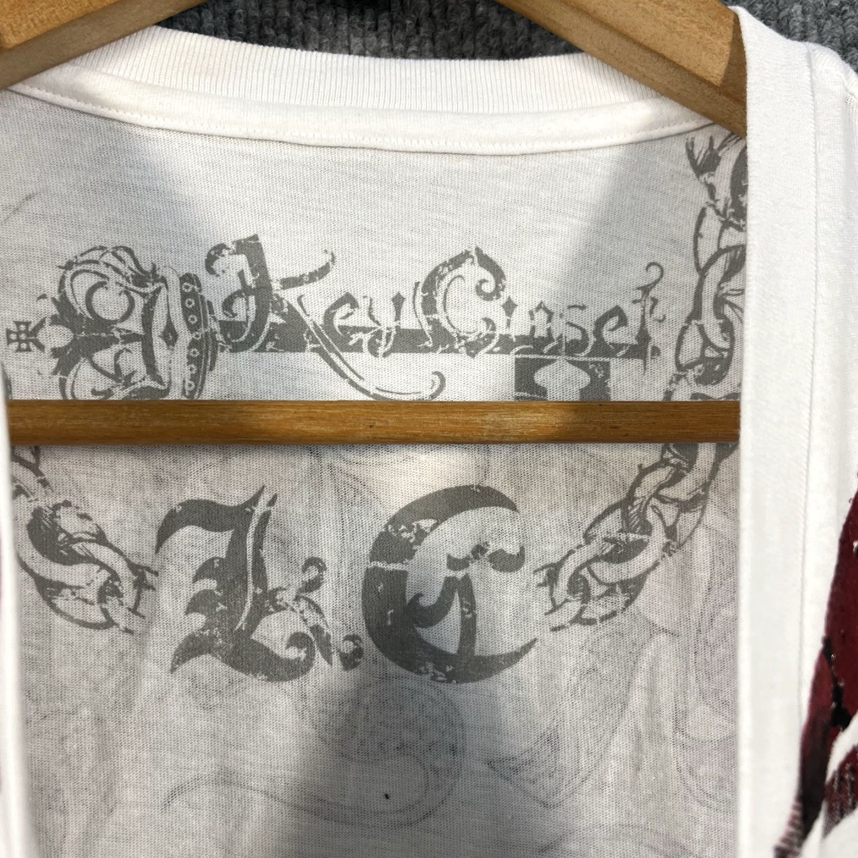 Vintage Key Closet Shirt Mens M White Cross T-Shirt Y2K Grunge Art Vintage Dragon Size US M / EU 48-50 / 2 - 2 Thumbnail