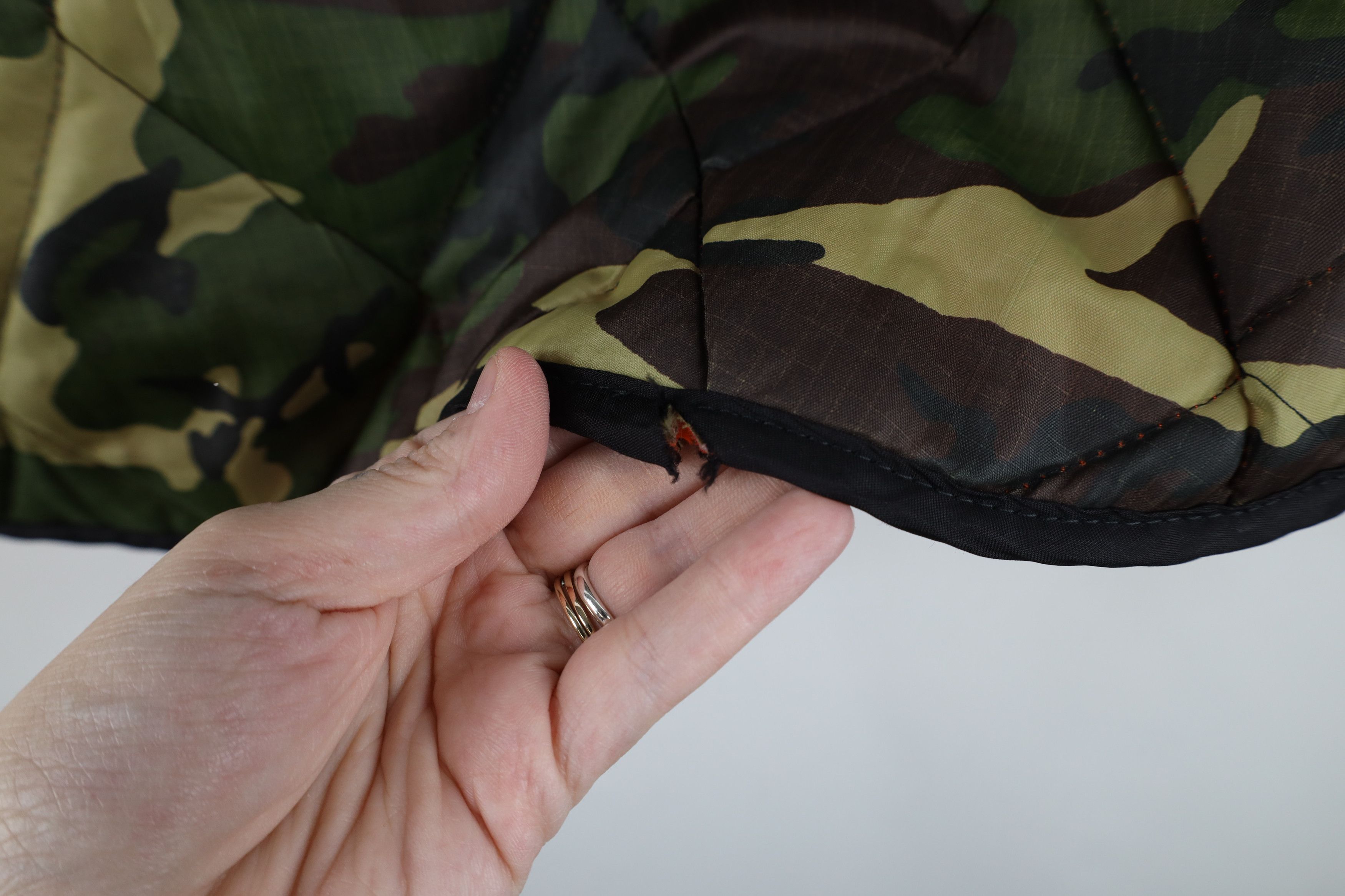 Vintage Vintage 70s Streetwear Reversible Camouflage Puffer Vest Size US L / EU 52-54 / 3 - 7 Thumbnail