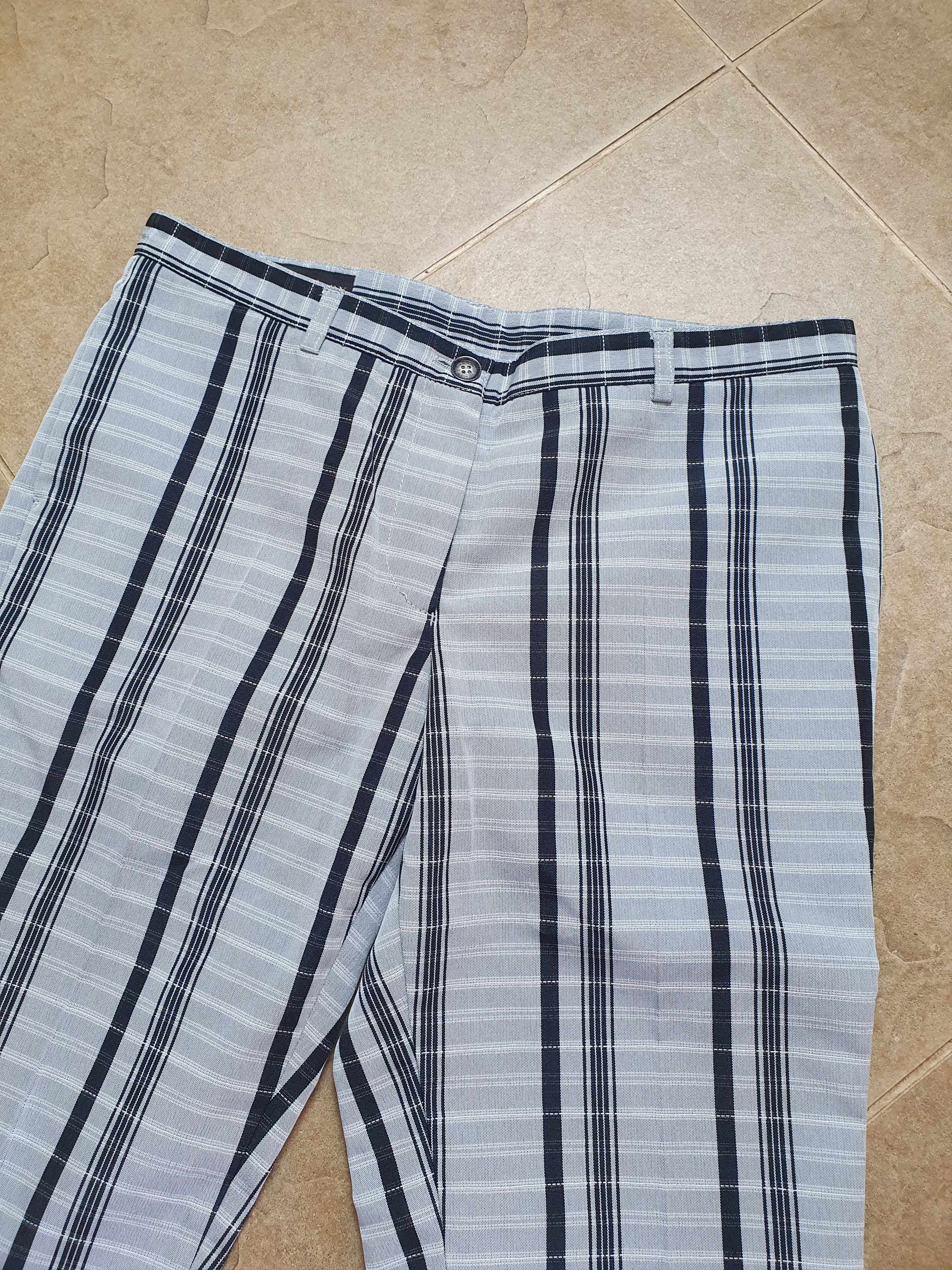 Burberry Vintage women's Burberry Check Grey Size 40 Made in Italy Size 40" / US 18 - 2 Thumbnail