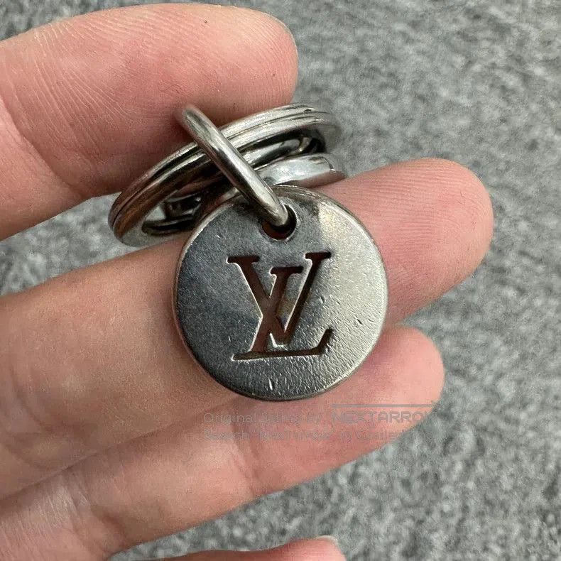 Louis Vuitton Louis Vuitton Monogram Key Holder. Size ONE SIZE - 5 Thumbnail