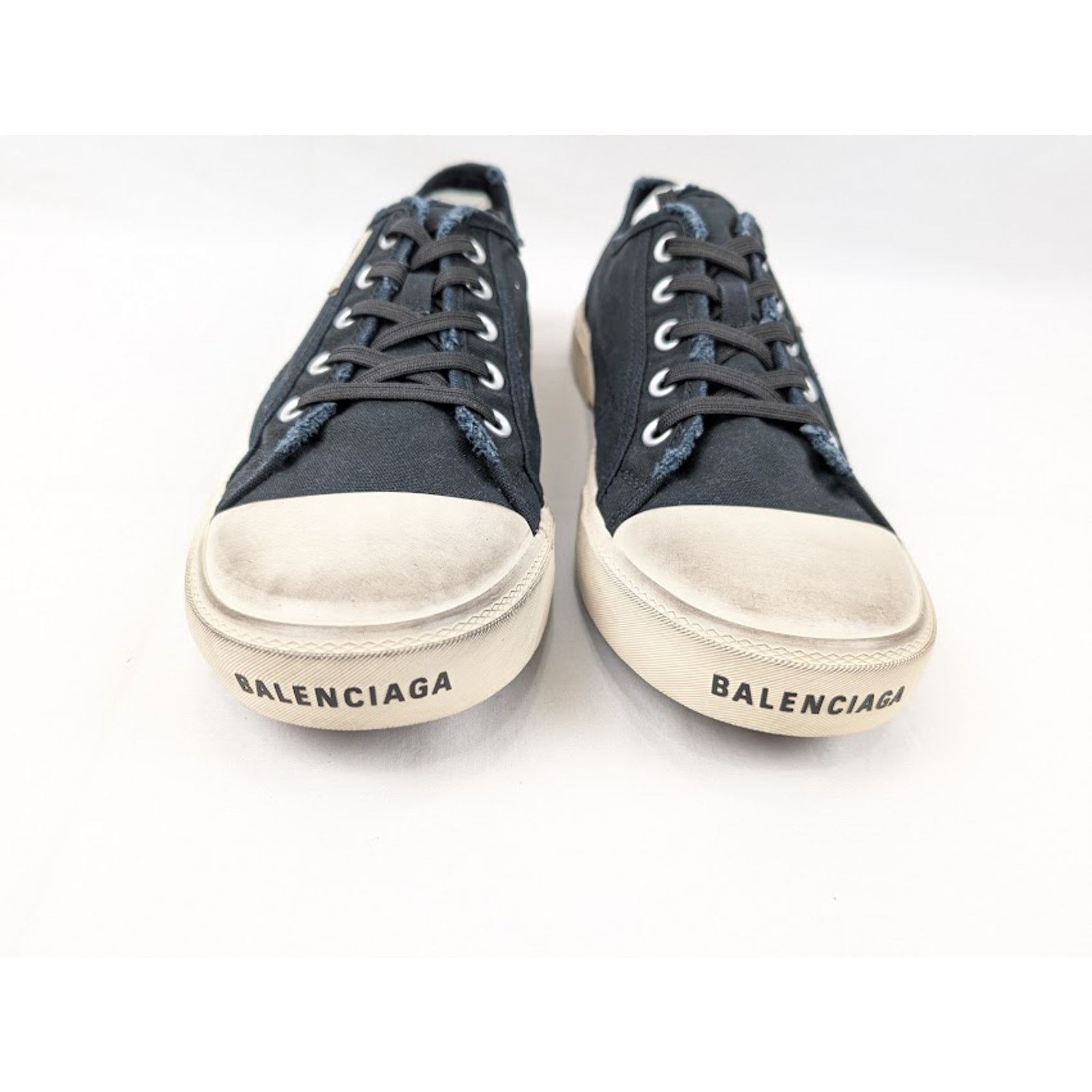 Balenciaga o1rshd1 Paris Low-Top Sneakers in Black/White Size US 10 / EU 43 - 14 Thumbnail