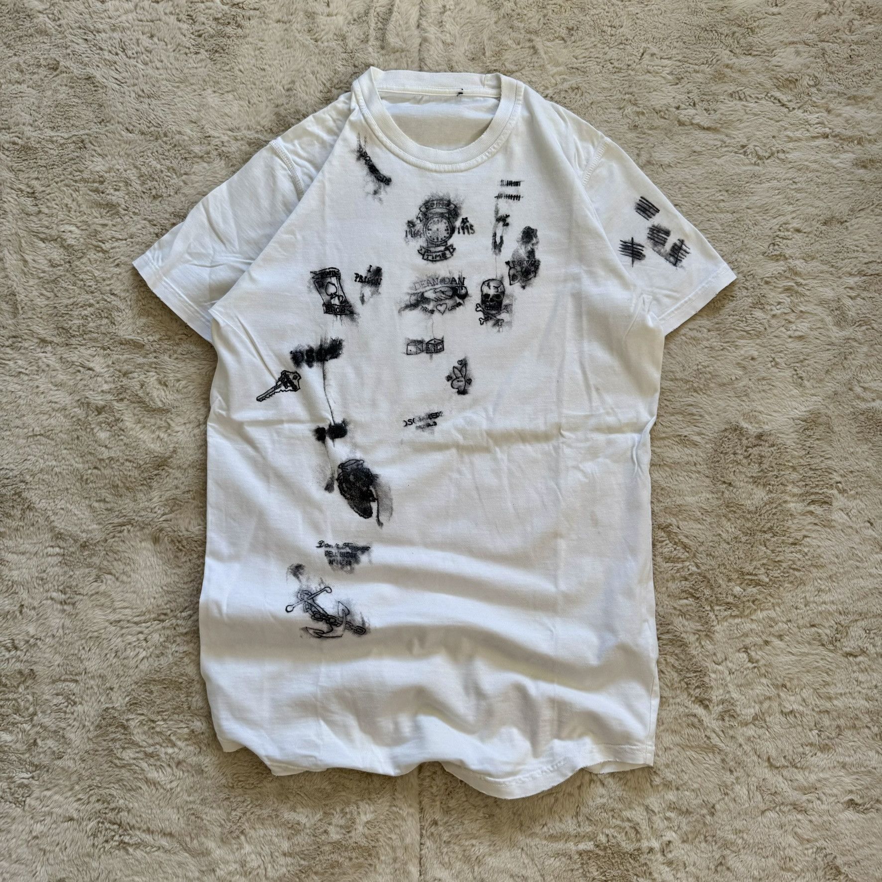 Dsquared2 Dsquared2 White Graphic Tee w/ Distressed Print – Size M Size US M / EU 48-50 / 2 - 1 Thumbnail